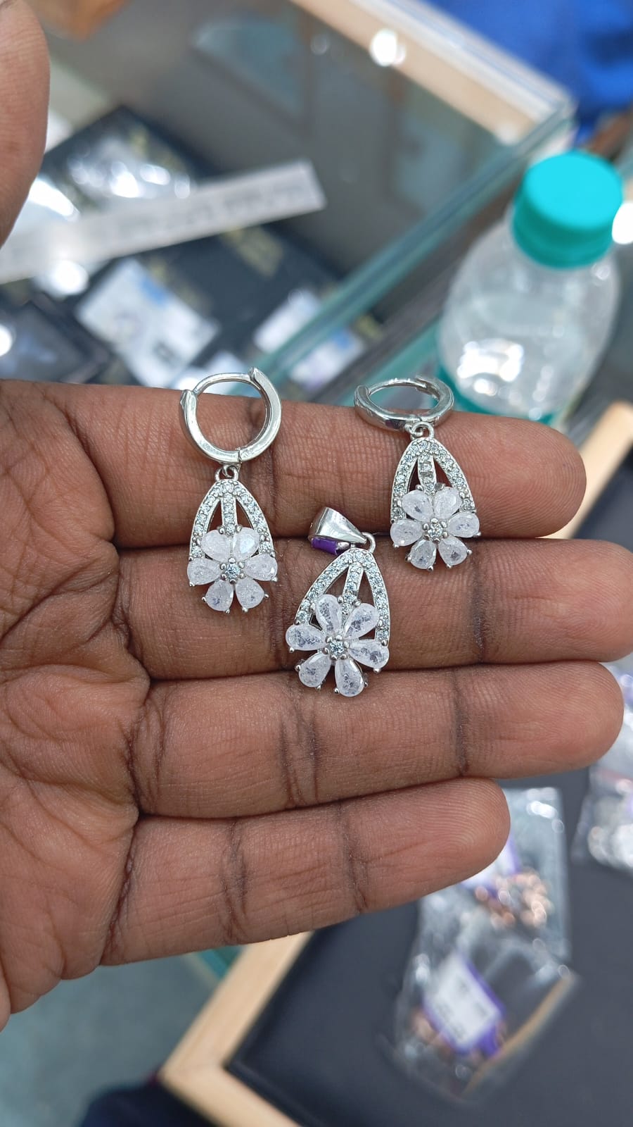 925 Sterling Silver Floral Pendant with Drop Earrings