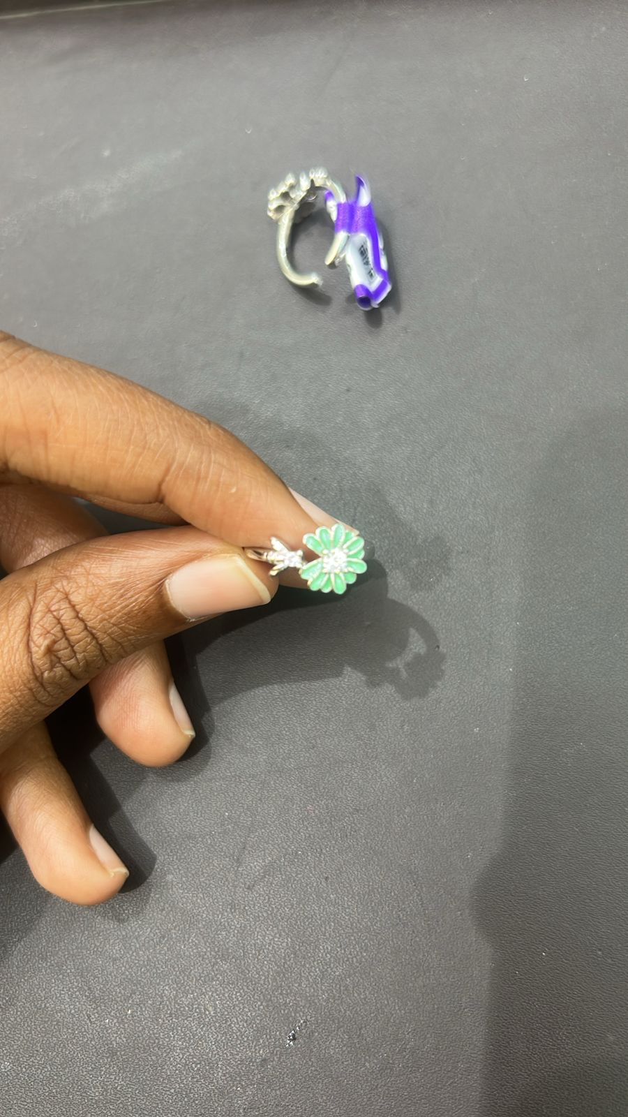 Trendy Green Floral Toe Ring in Silver