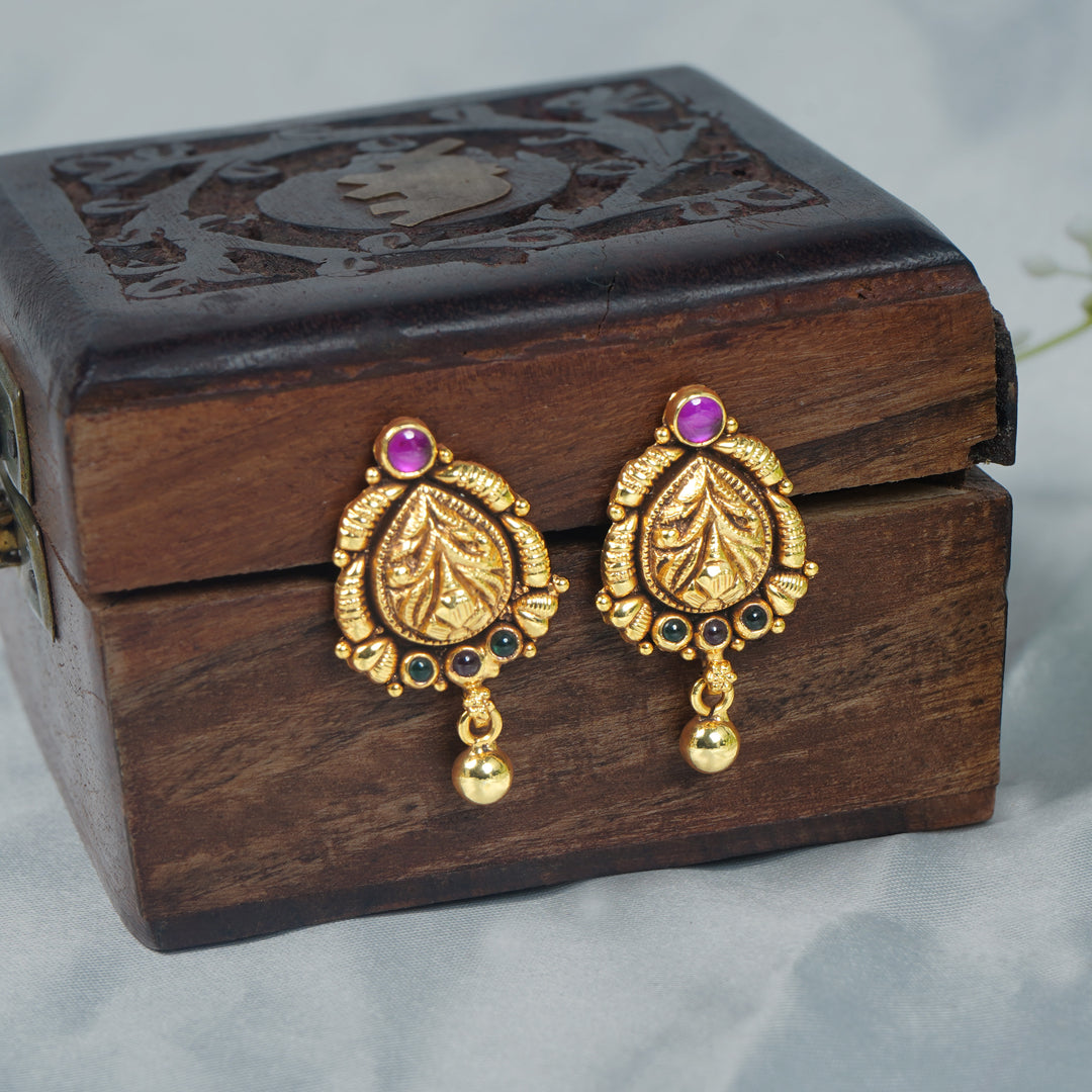 Floral nagas stud