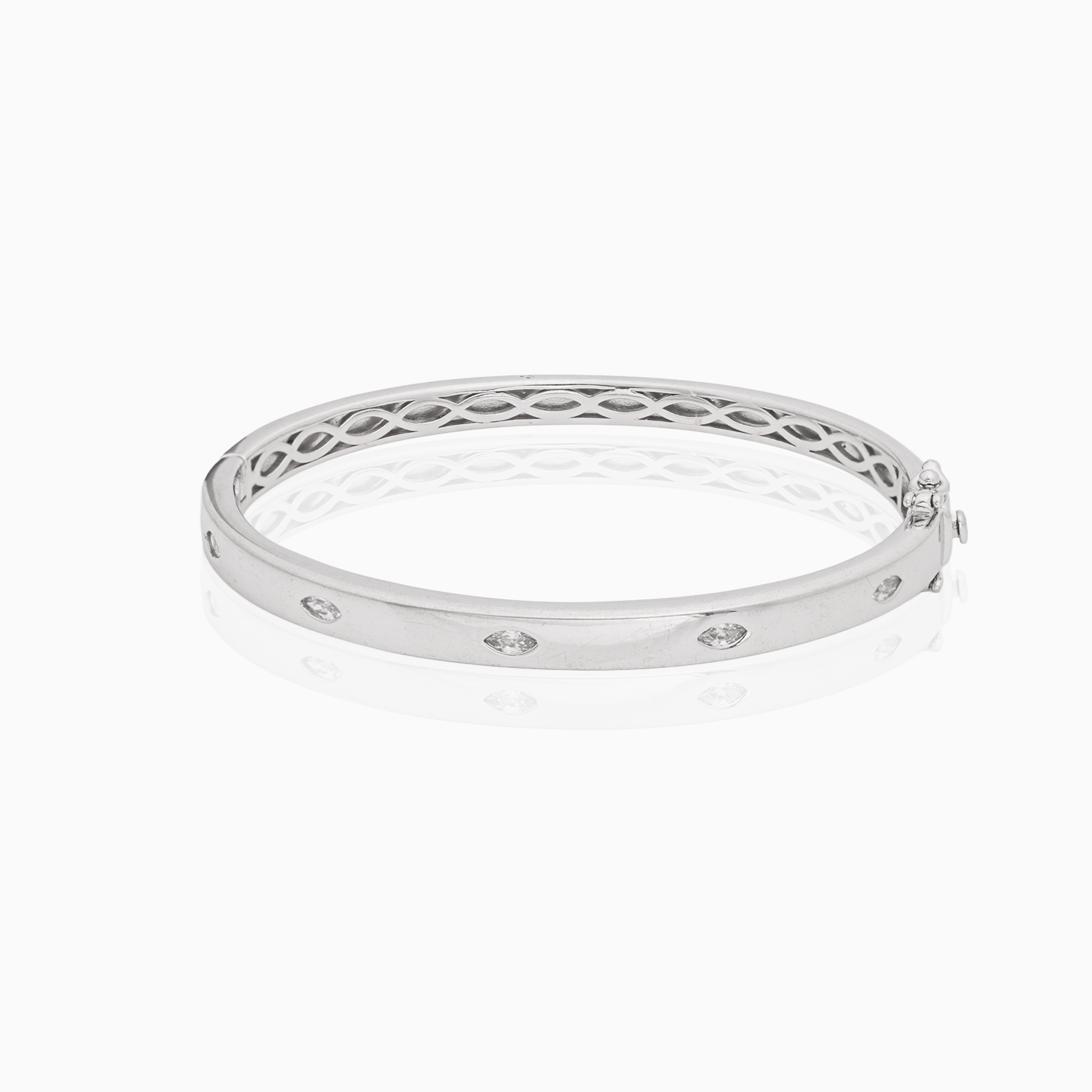 Oval-Cut Stones & Lock Design Kada