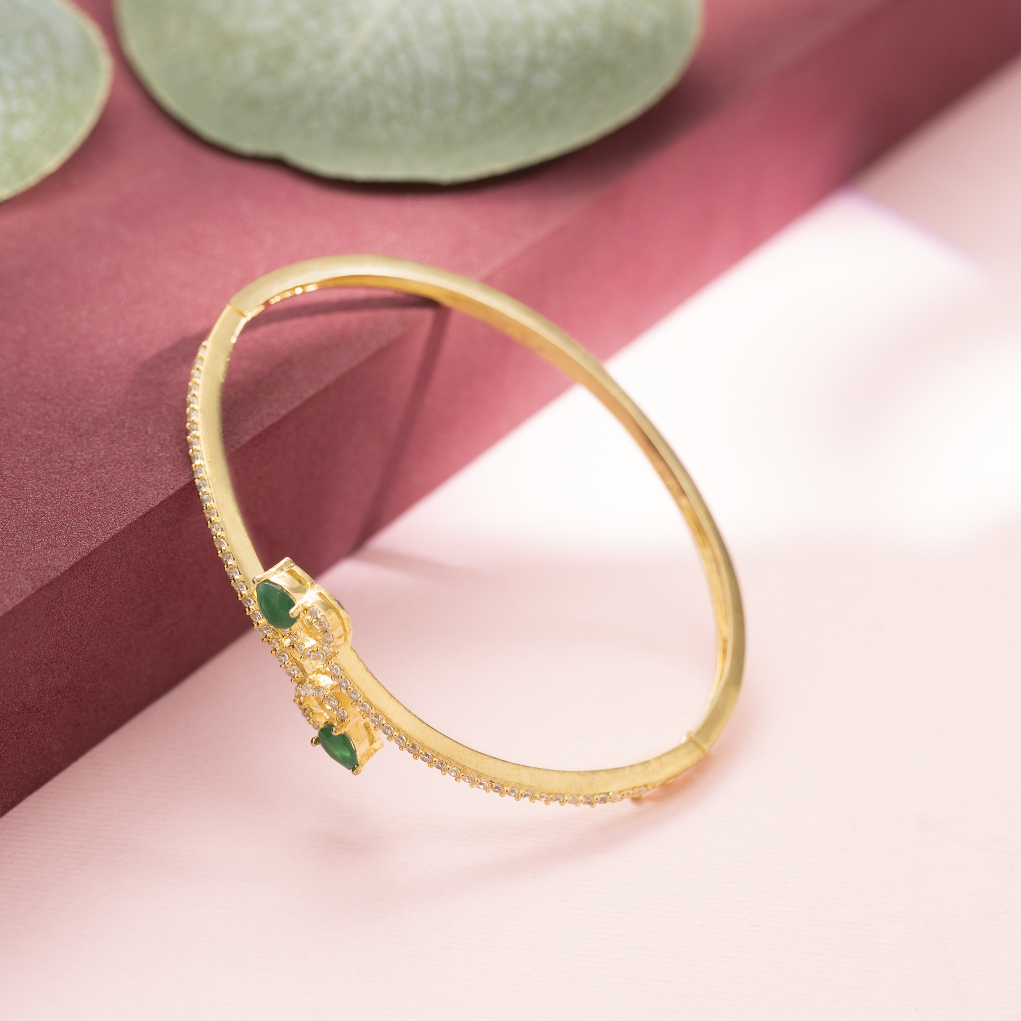 925 silver bracelet with green teardrop stones