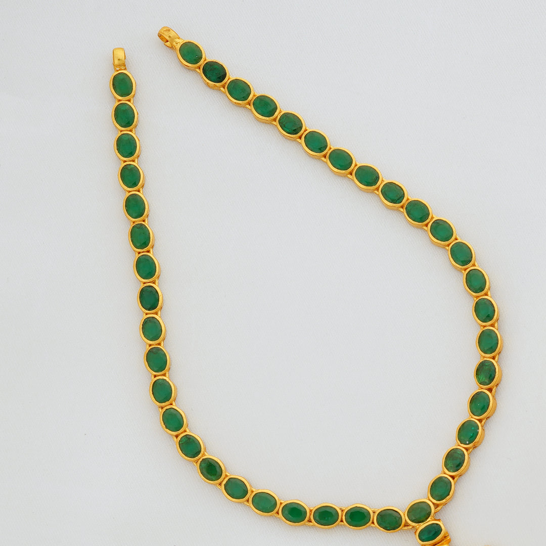 Antique finish emerald pendant necklace for festive wear