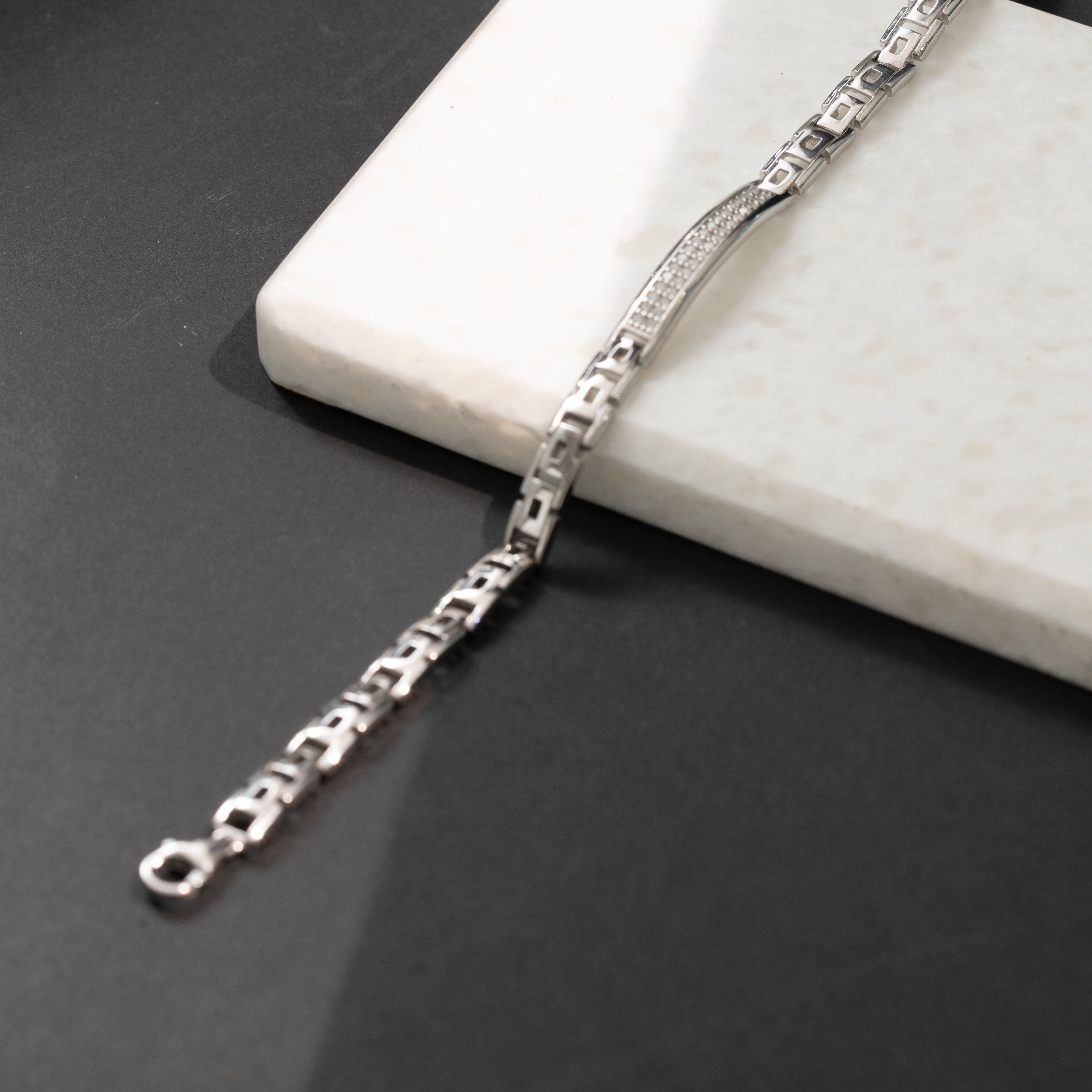 Bold silver link bracelet masculine design