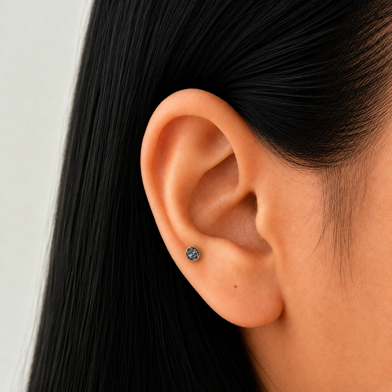 Classic Oval Side Stud Earrings in Silver