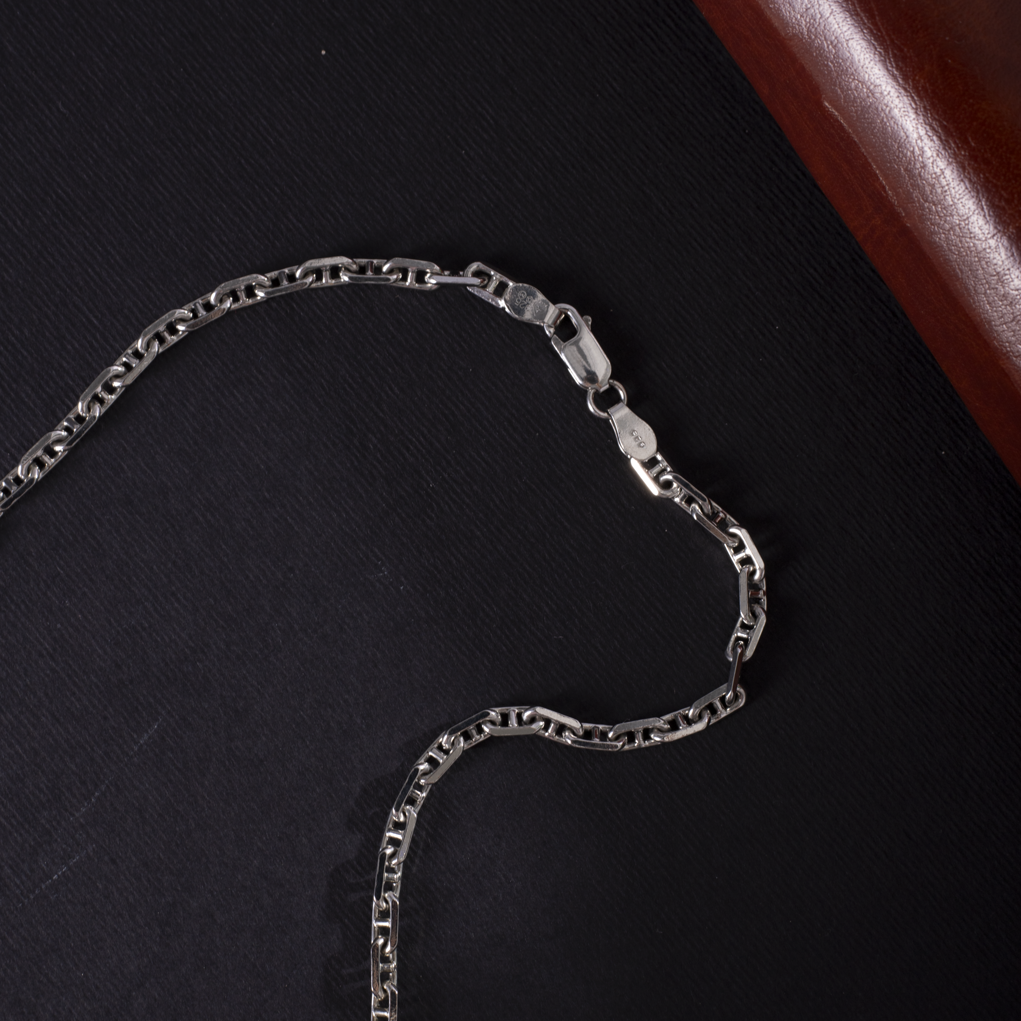 Classic oval link silver chain