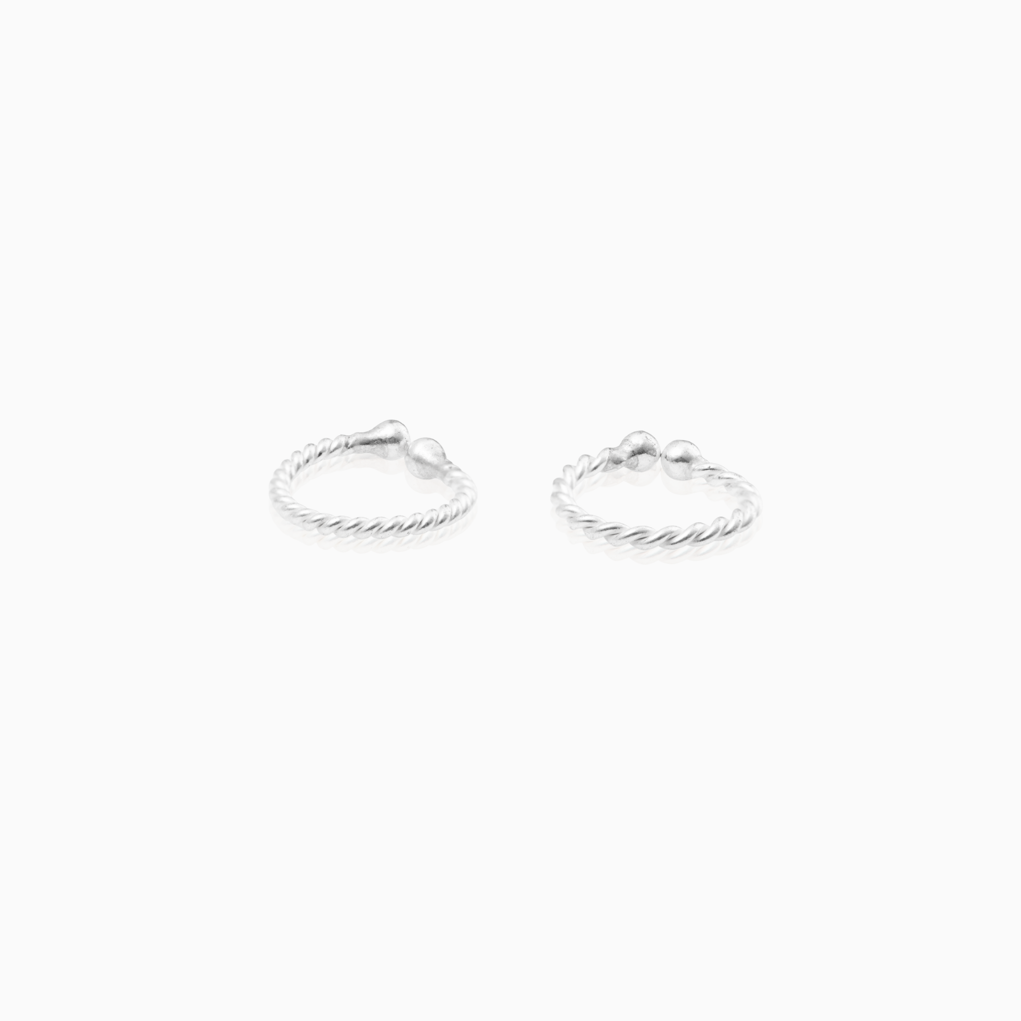 Classic ring type sterling silver side stud