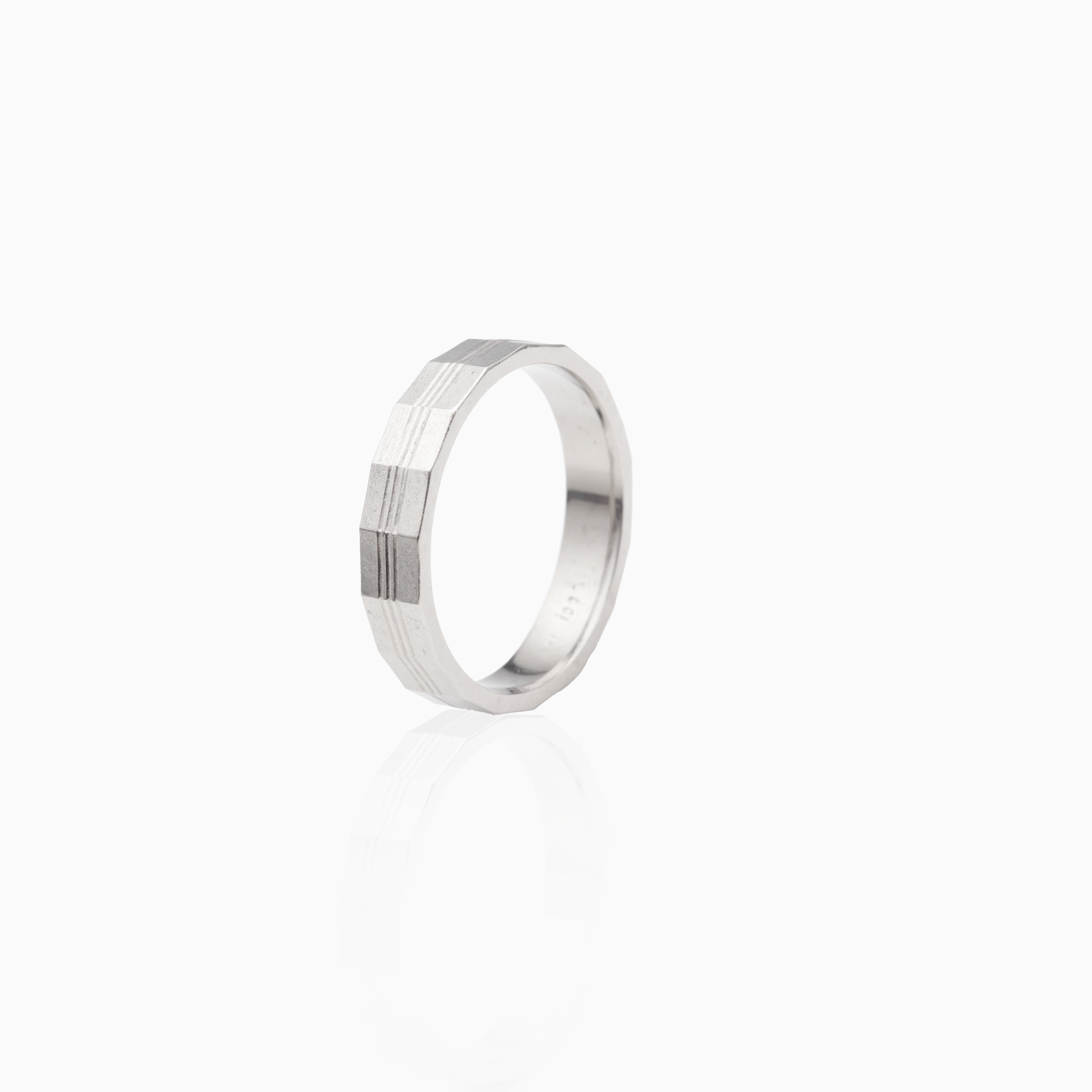 Classic unisex silver band