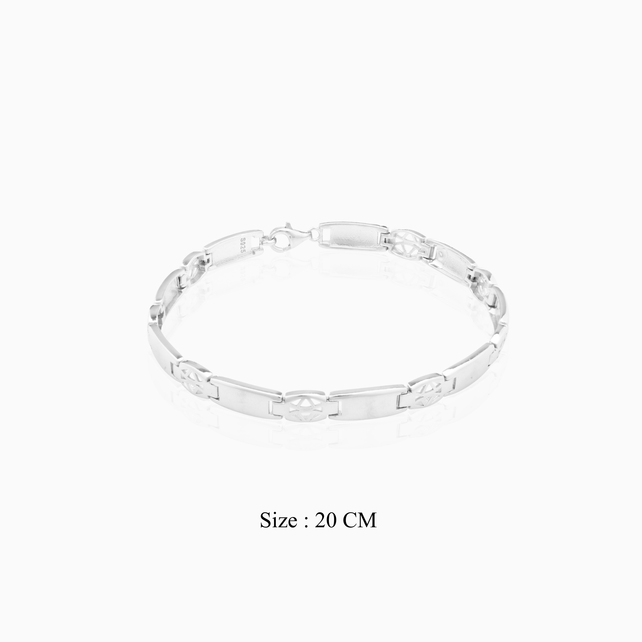 Contemporary silver link bracelet close-up