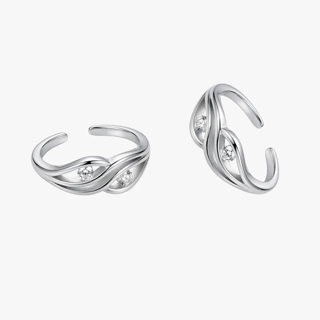 Curved leaf pattern toe ring pair