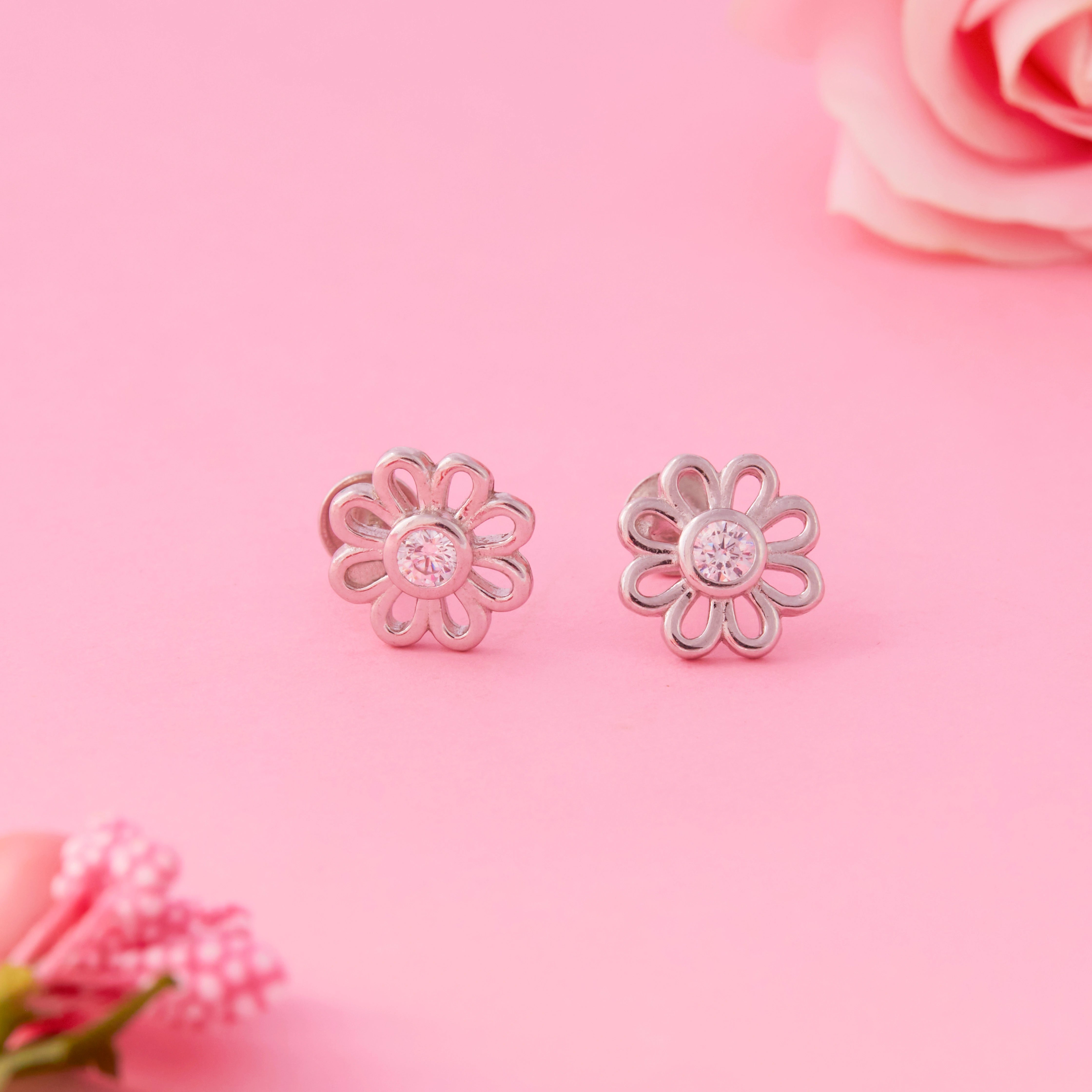 Daisy Flower Motif Stud Earrings Ishna