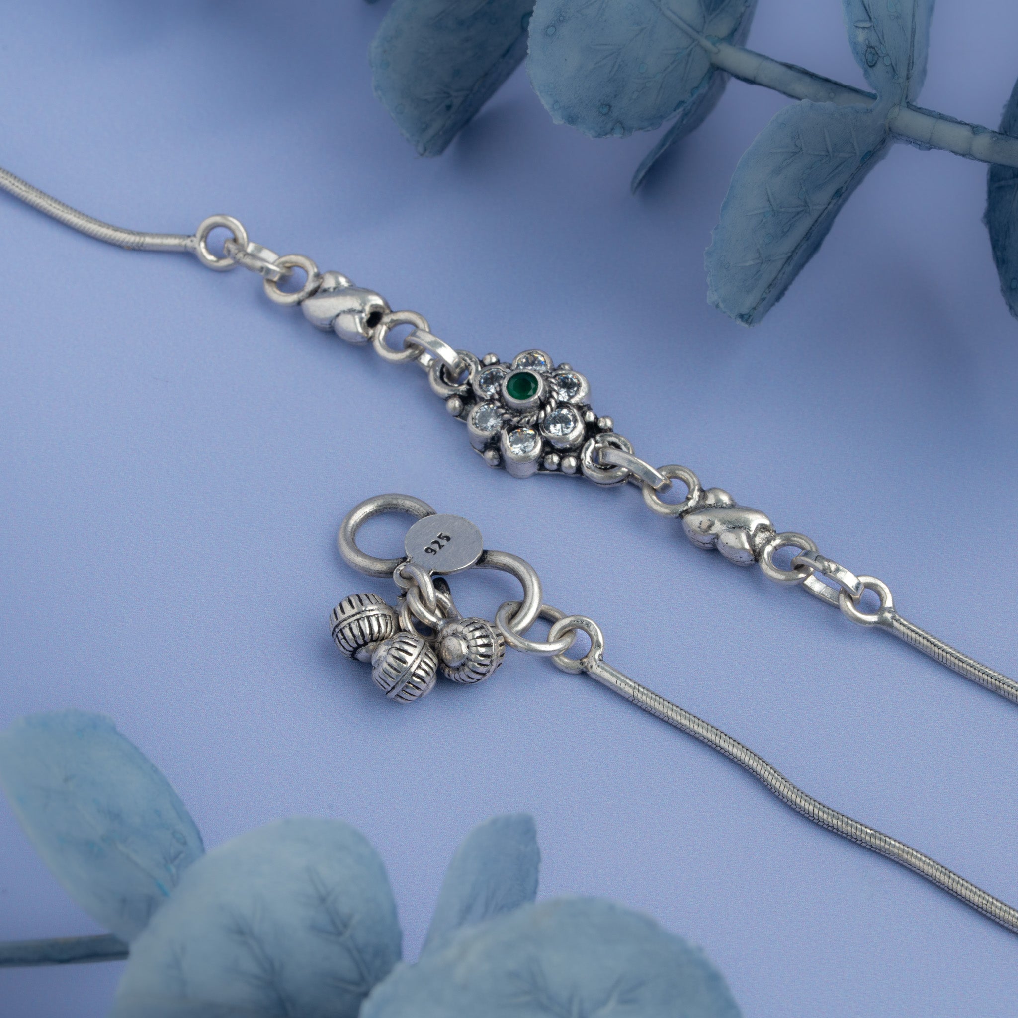 Elegant silver anklet featuring flower motif