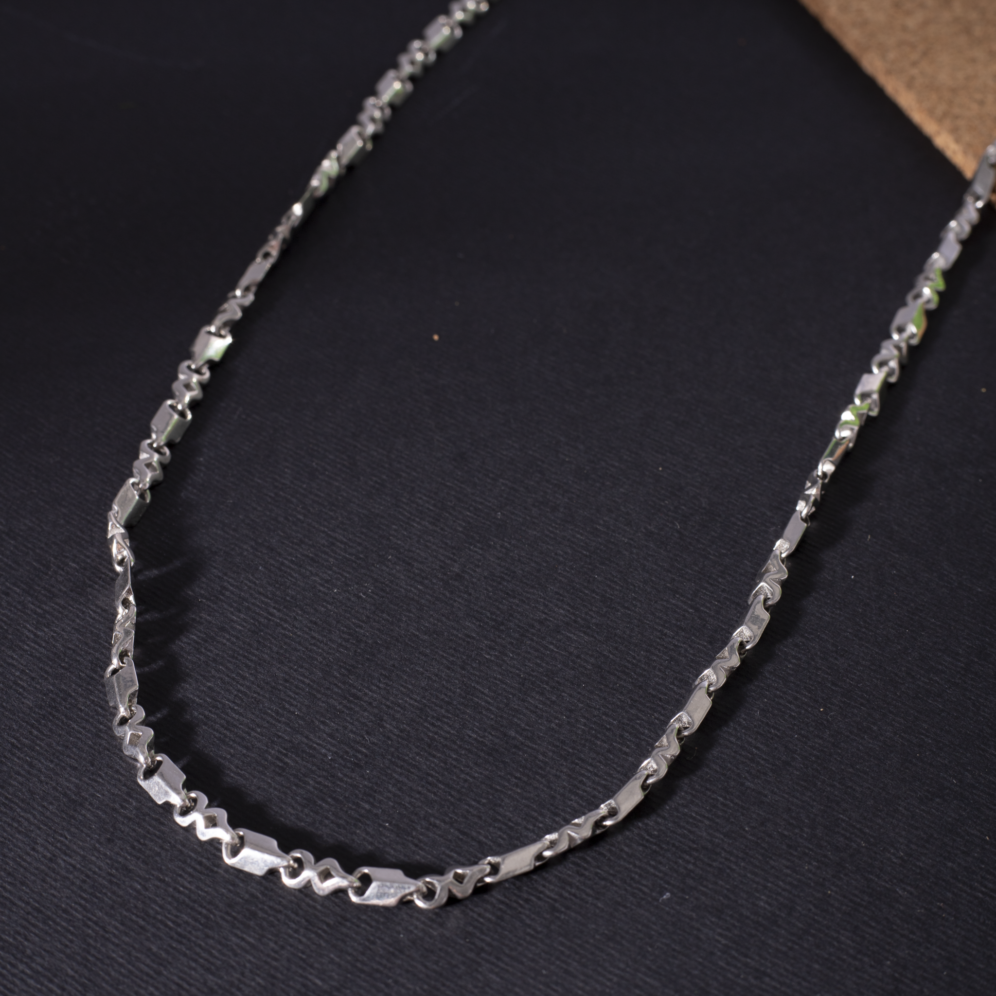 Elegant twist link silver chain
