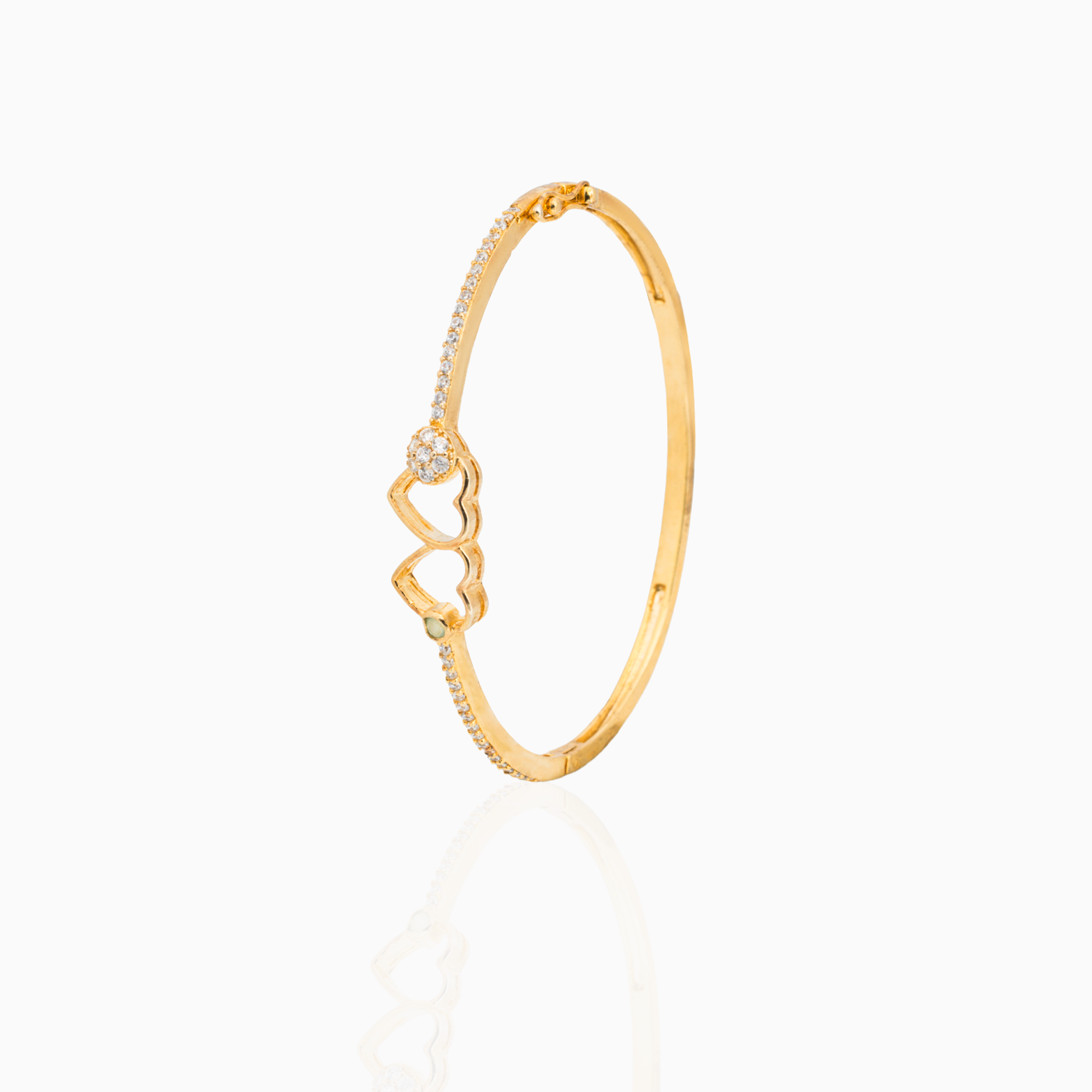 Elegant women’s bracelet with heart motif