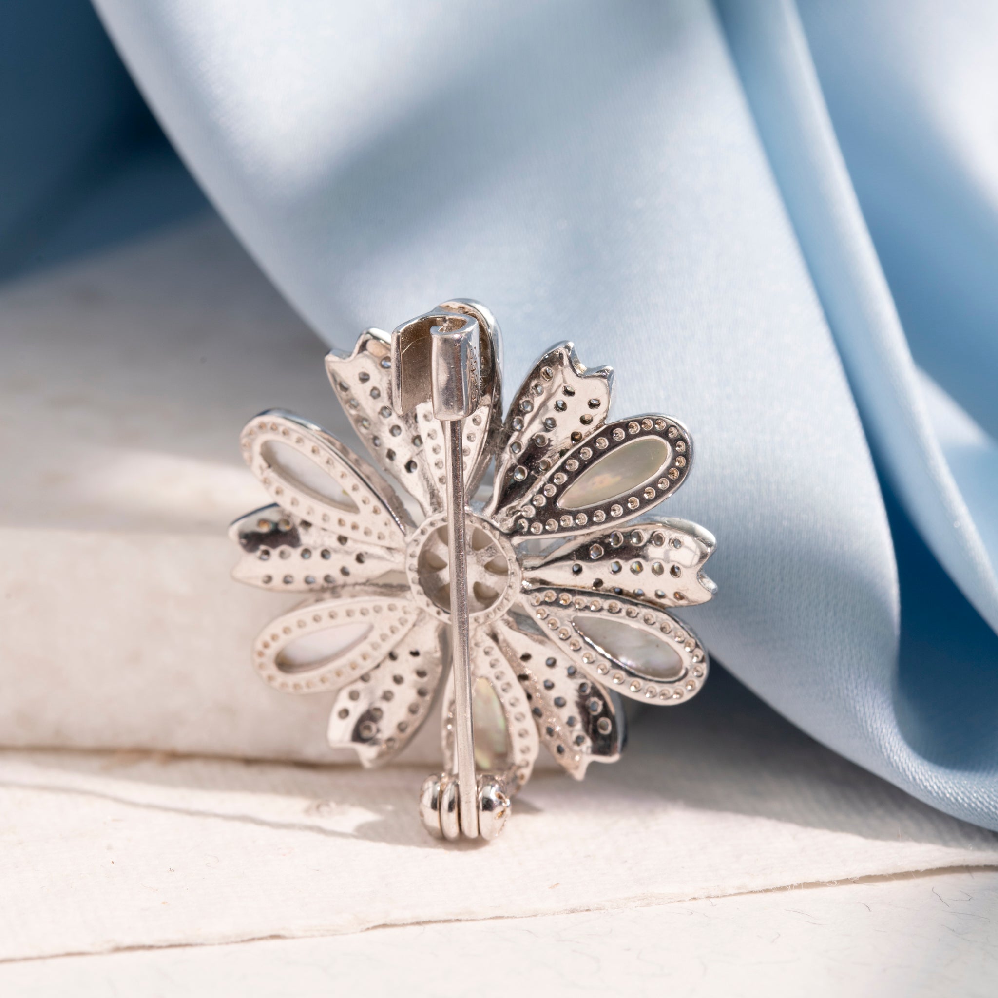 Elegant women’s silver flower brooch