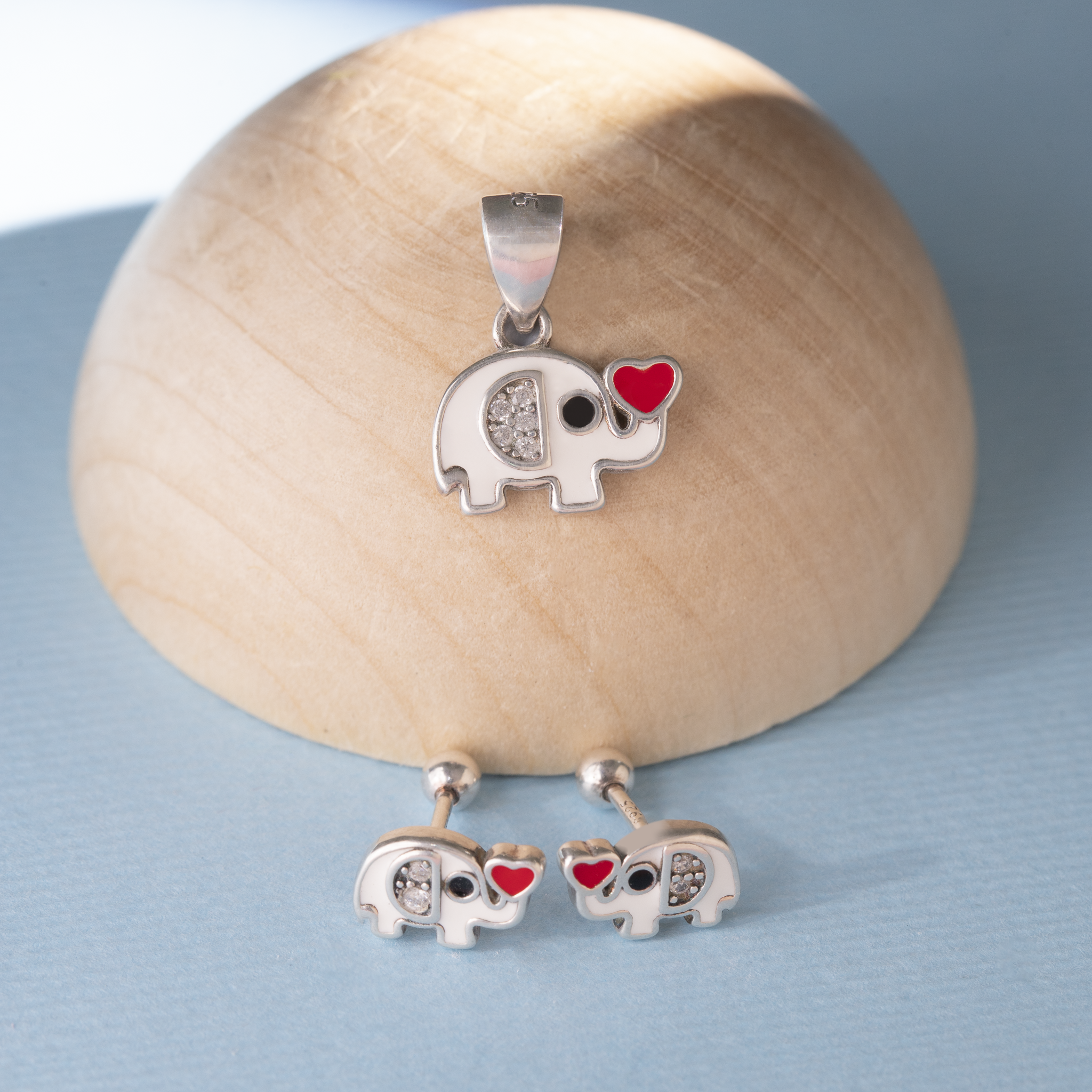 Elephant enamel silver pendant with heart