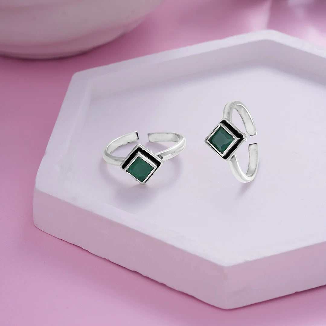 Emerald Square silver Toe Ring Ishna