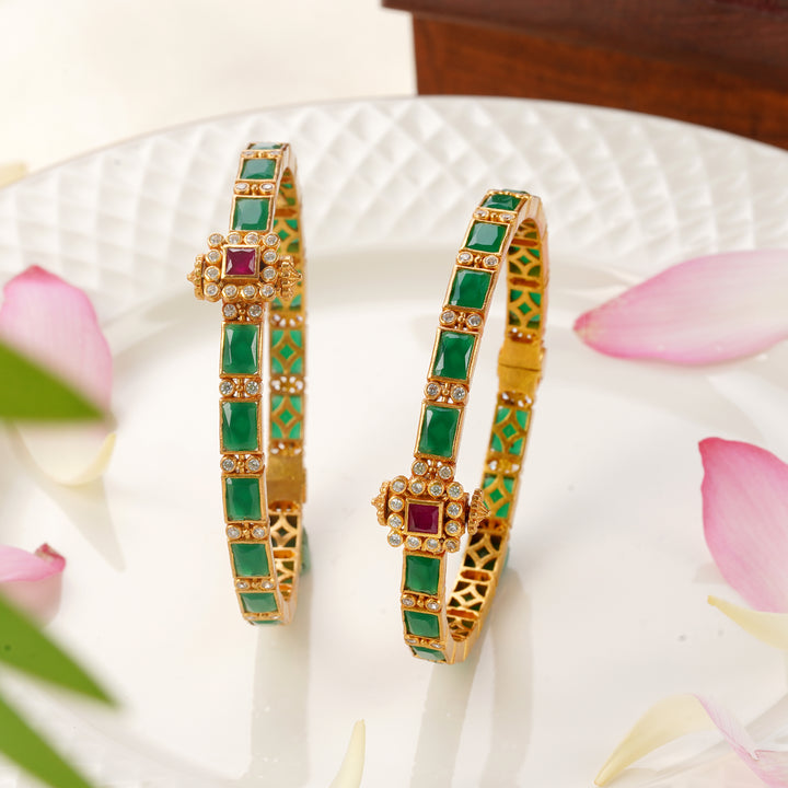 Emerald stone gold bangles screw type – size 2.6