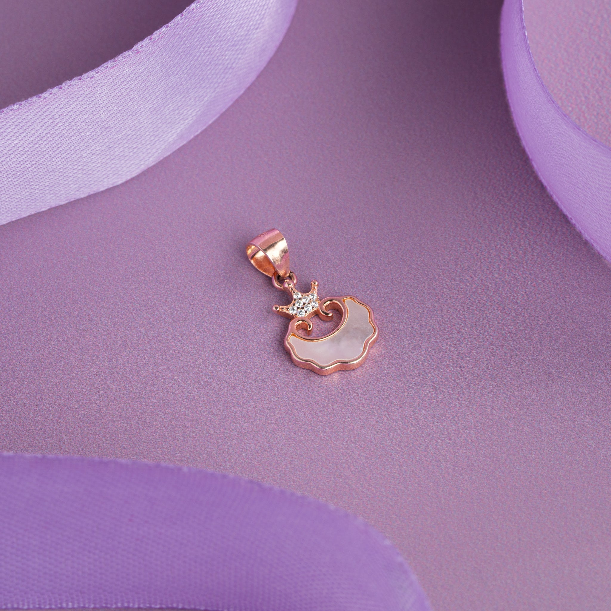 Everyday silver floral pendant