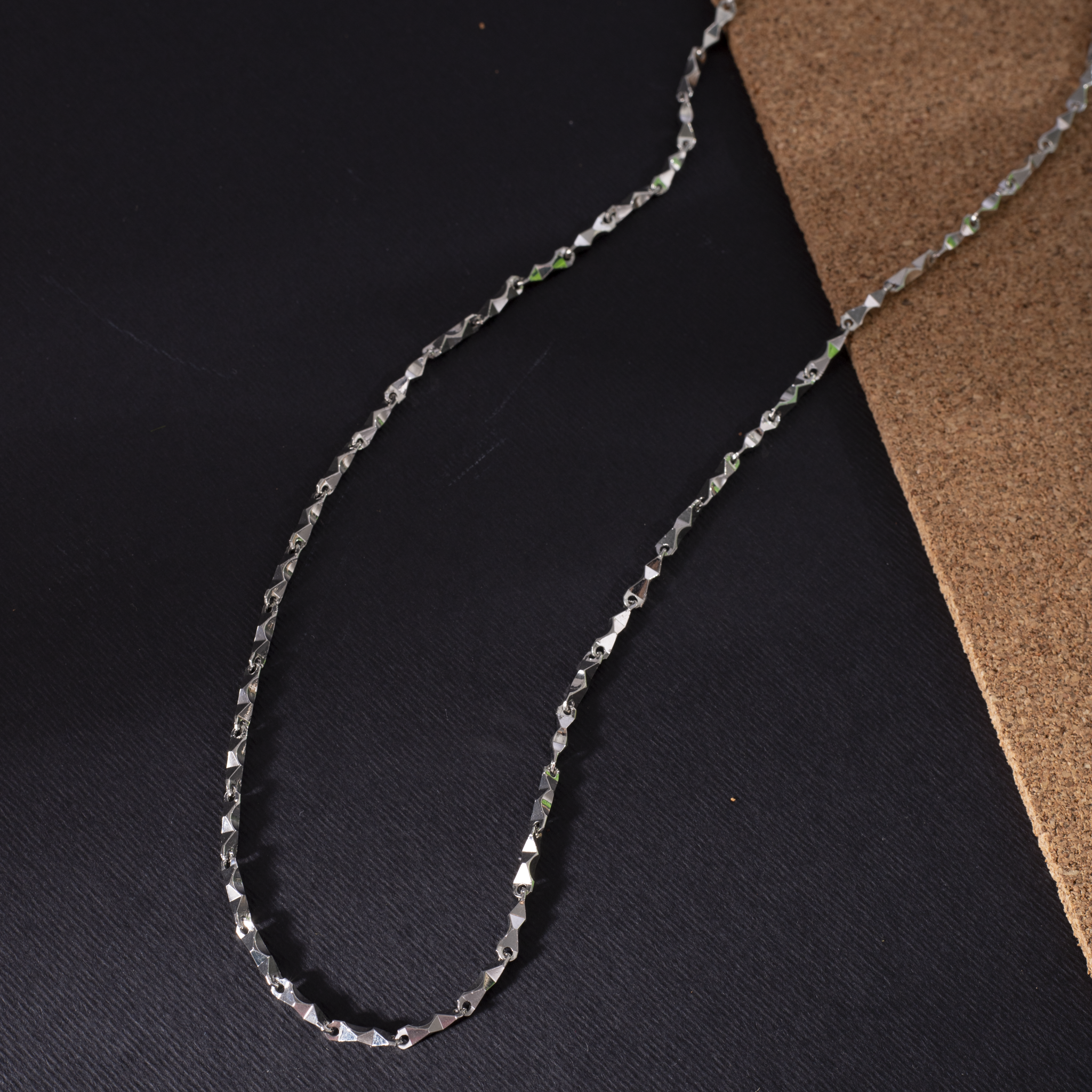 Faceted silver twist link chain
