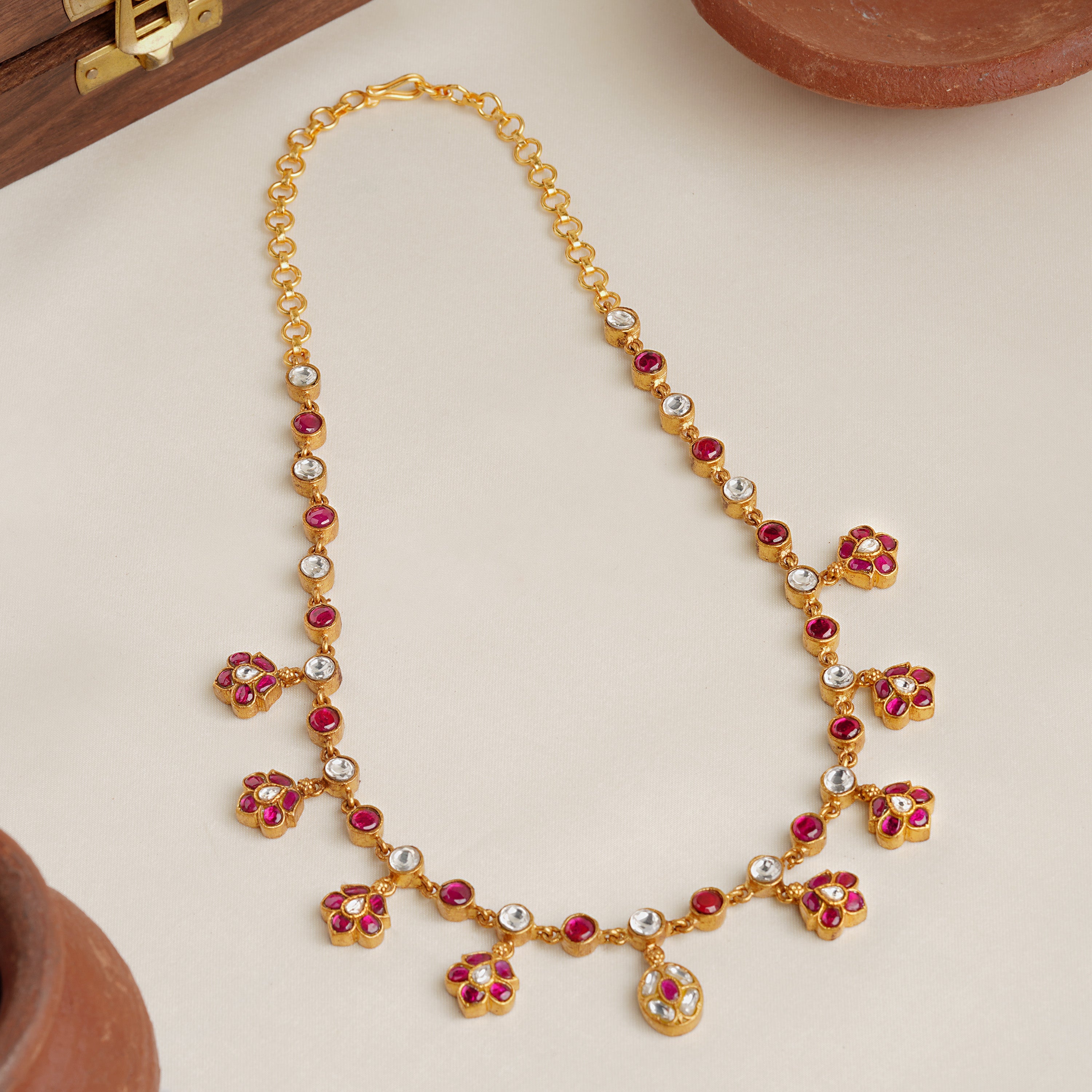 Gold-plated ruby and white Kundan necklace