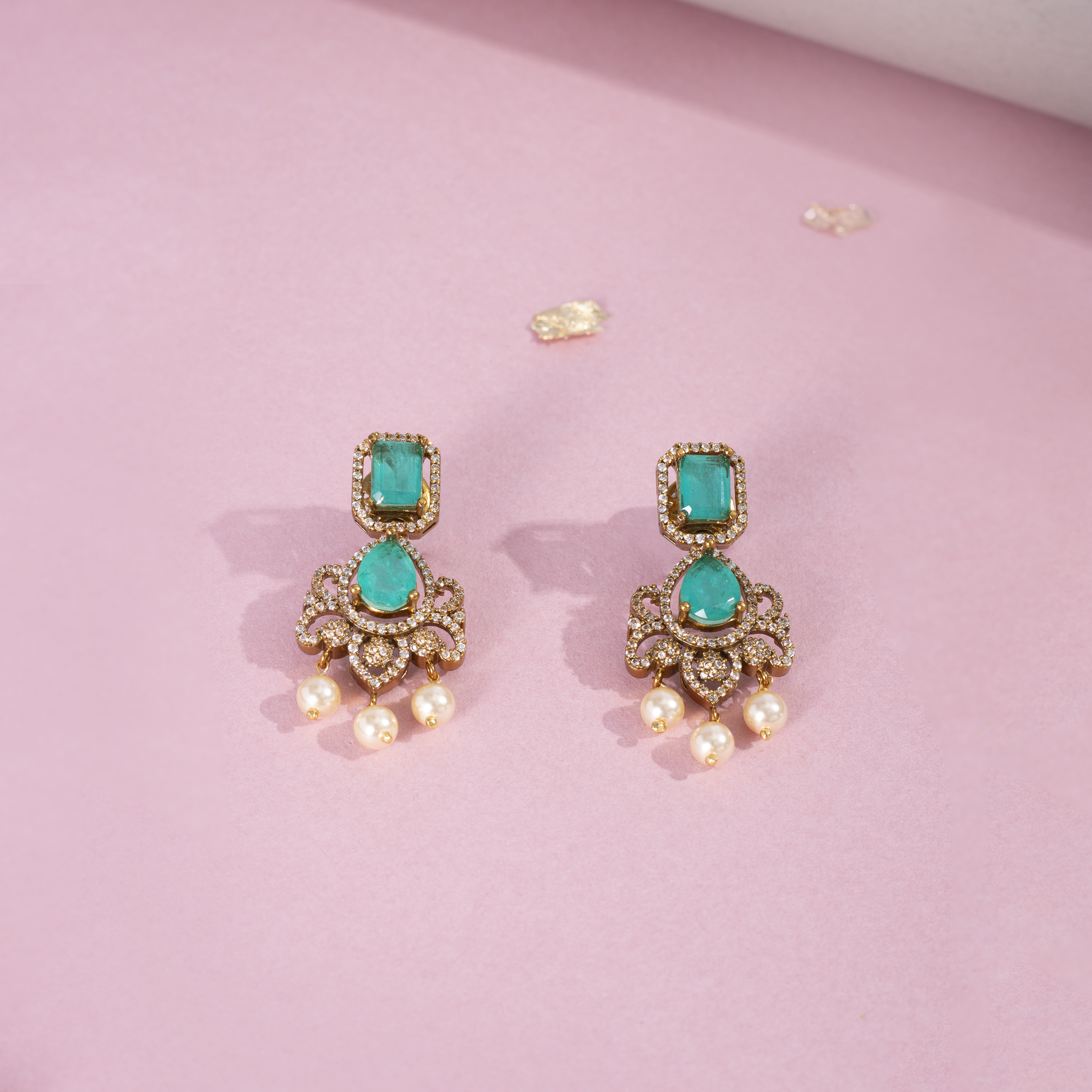 Gold plated emerald necklace with earrings