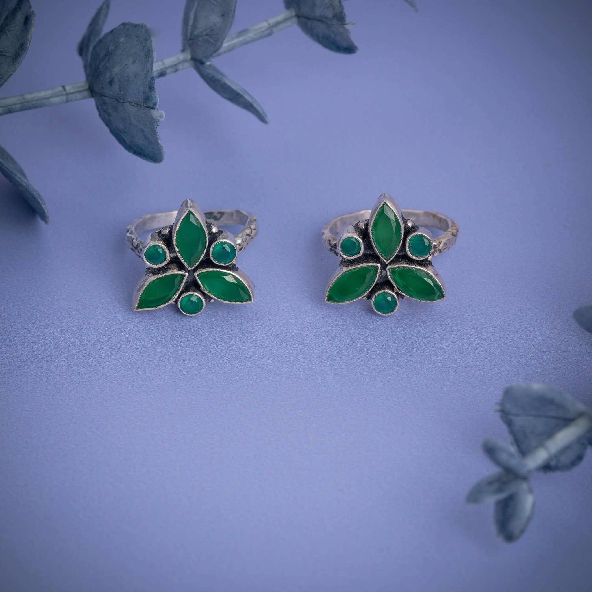 Green stone silver toe ring