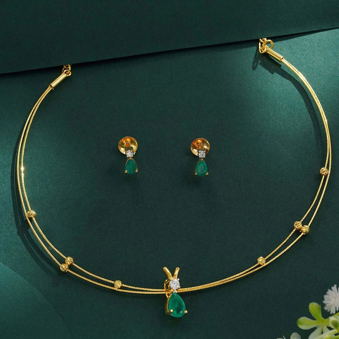 Green stone string necklace with earrings