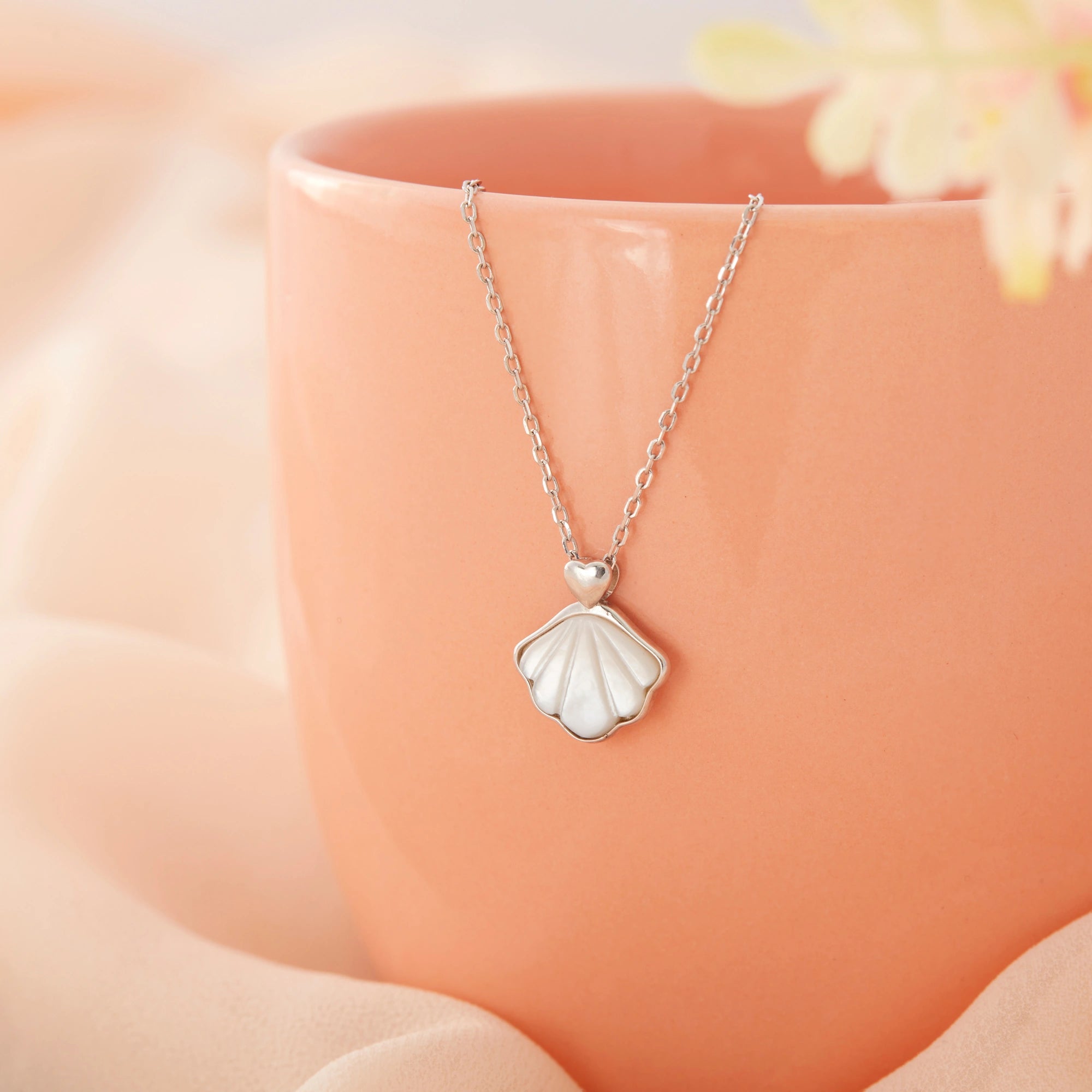 Heart Shell Motif Pendant Chain 