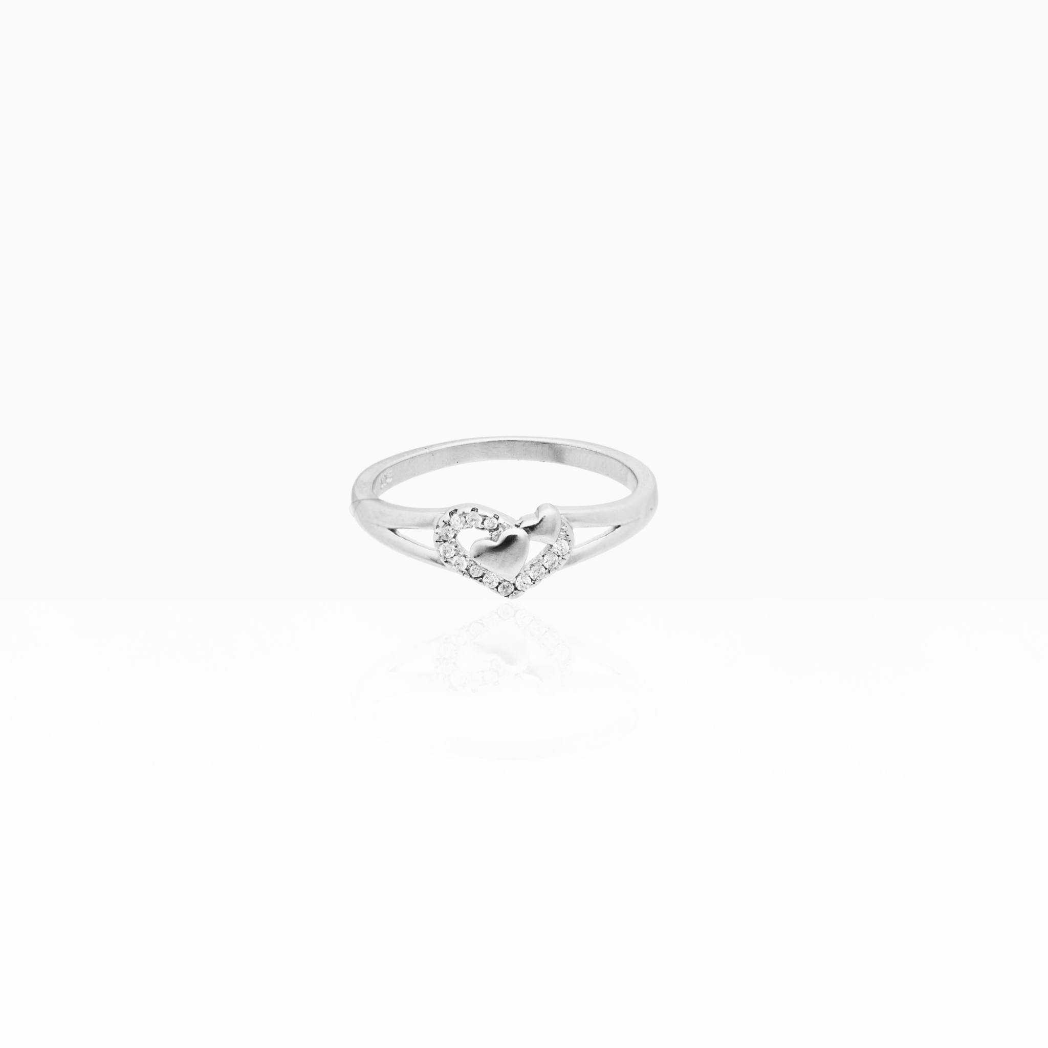 Heart design silver ring with stones