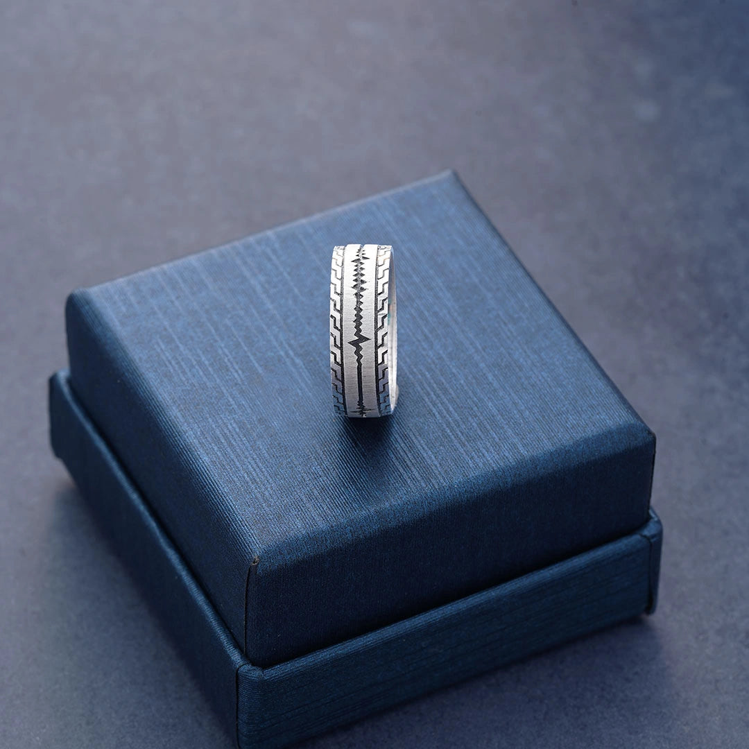 Heartbeat Pattern Engraved Silver Ring Ishna