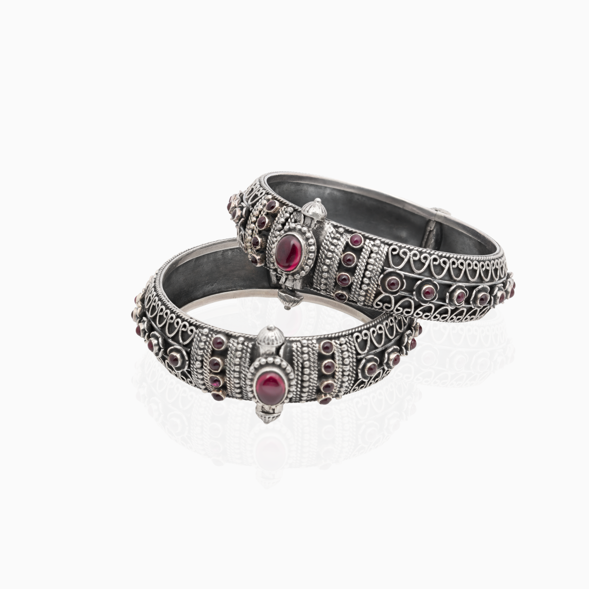 Kemp stone silver bangles