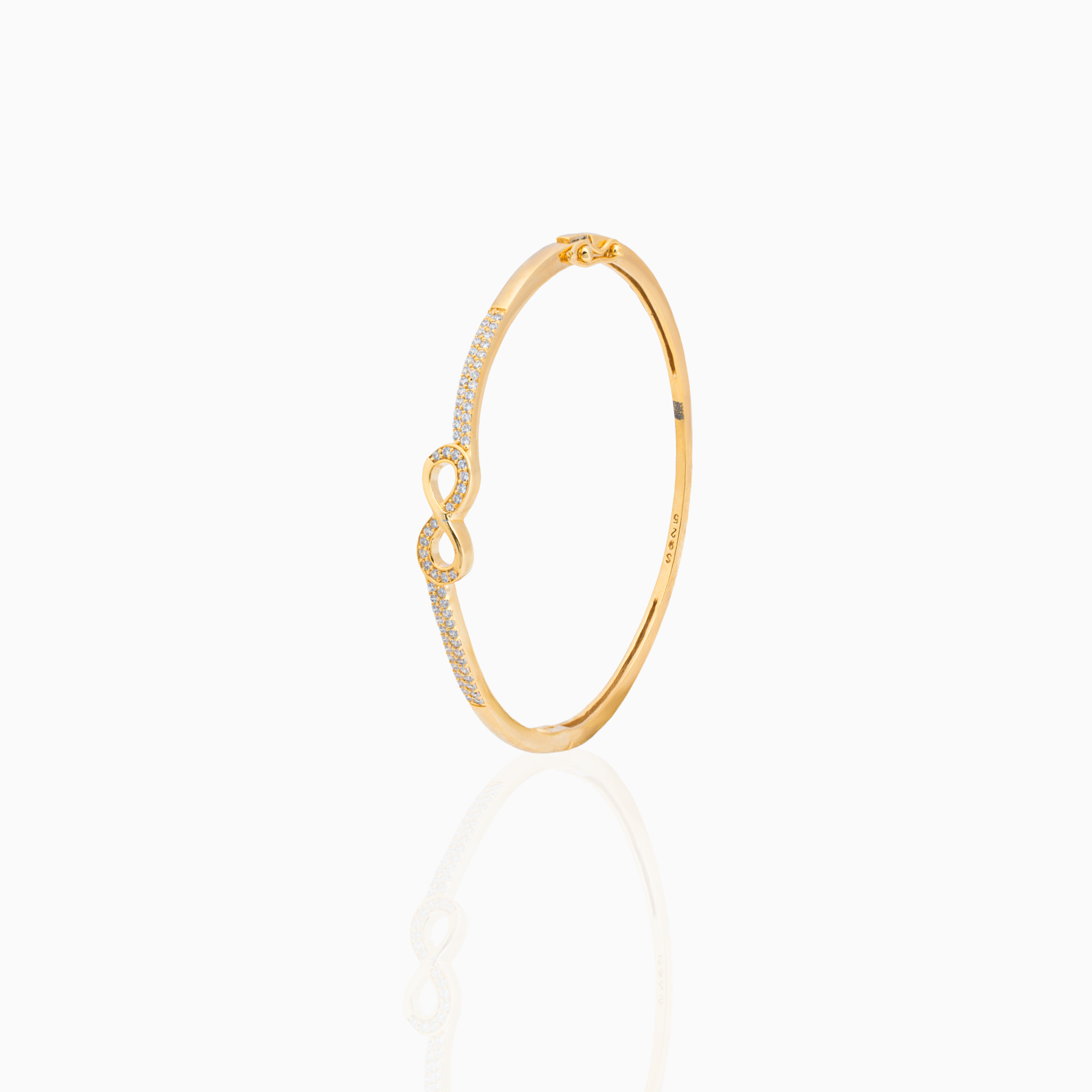 Minimal gold plated infinity bracelet design