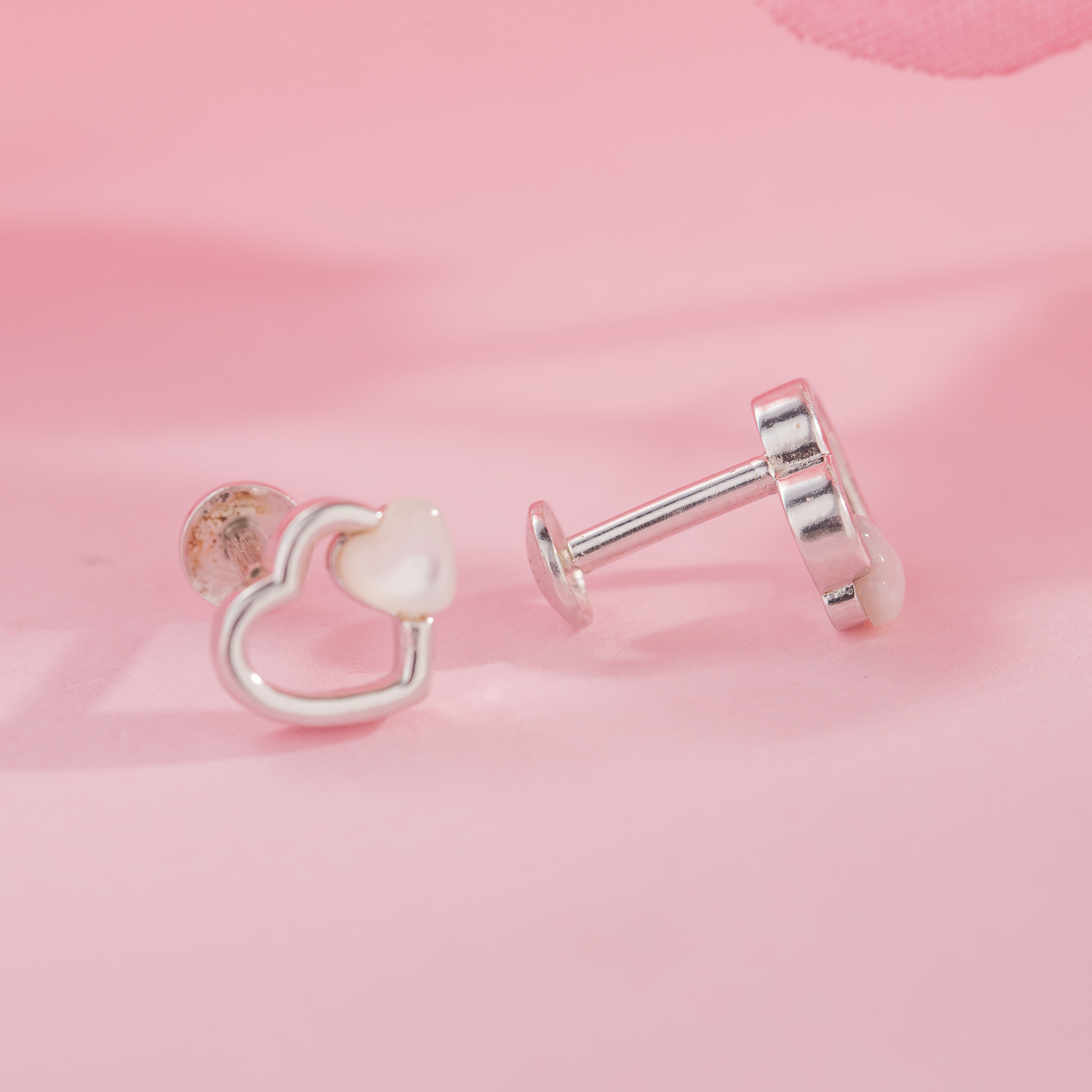 Minimal heart stud earrings