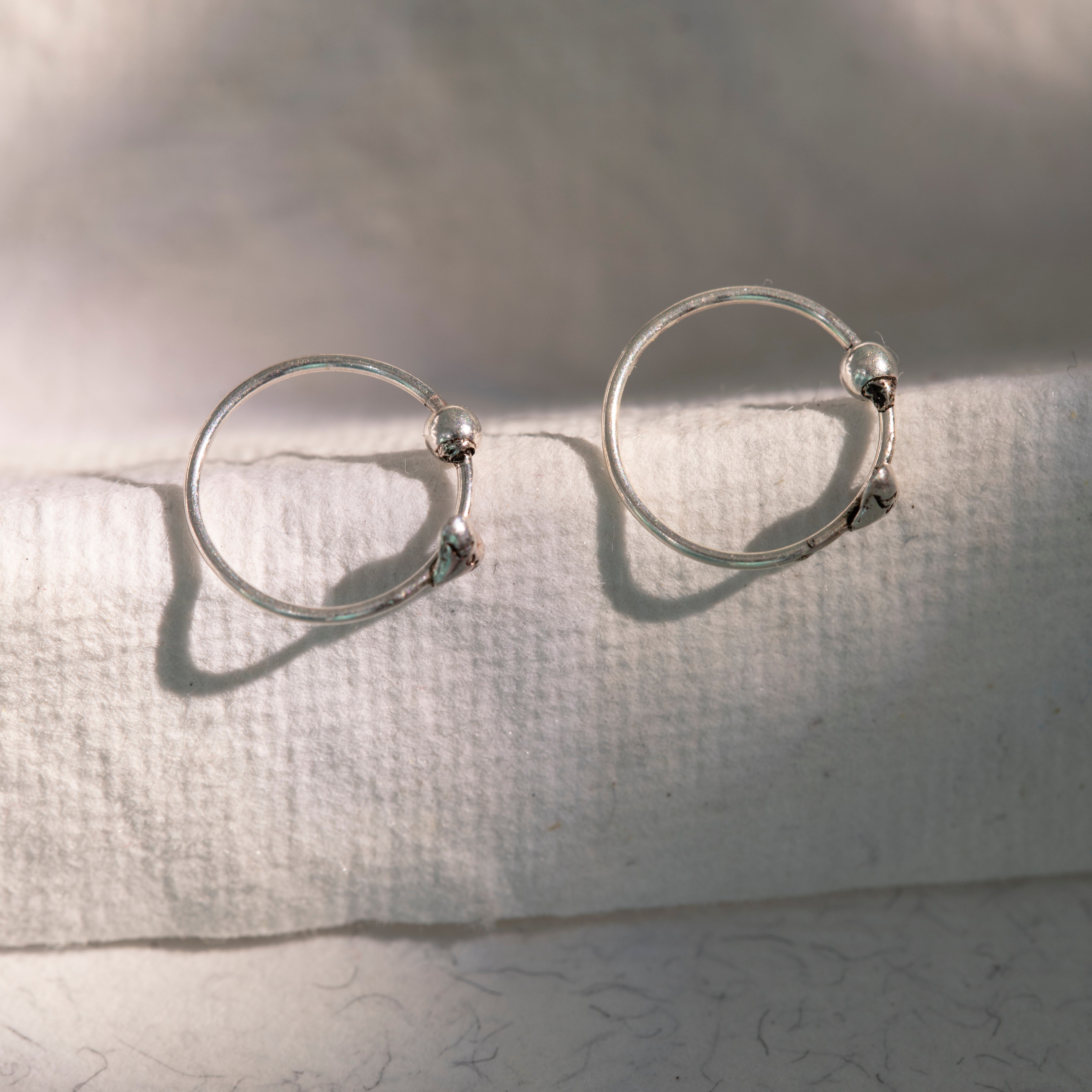 Minimal silver ear stud