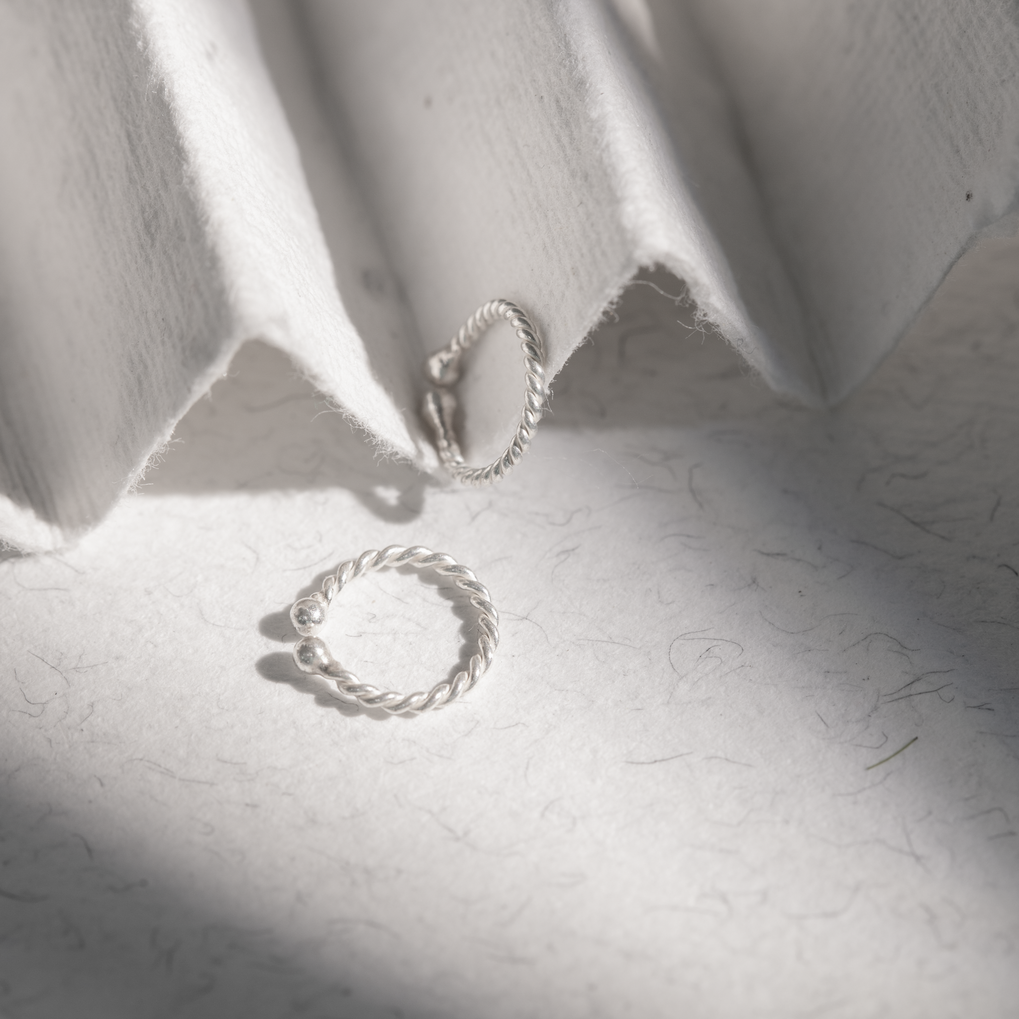 Minimal silver side ear stud