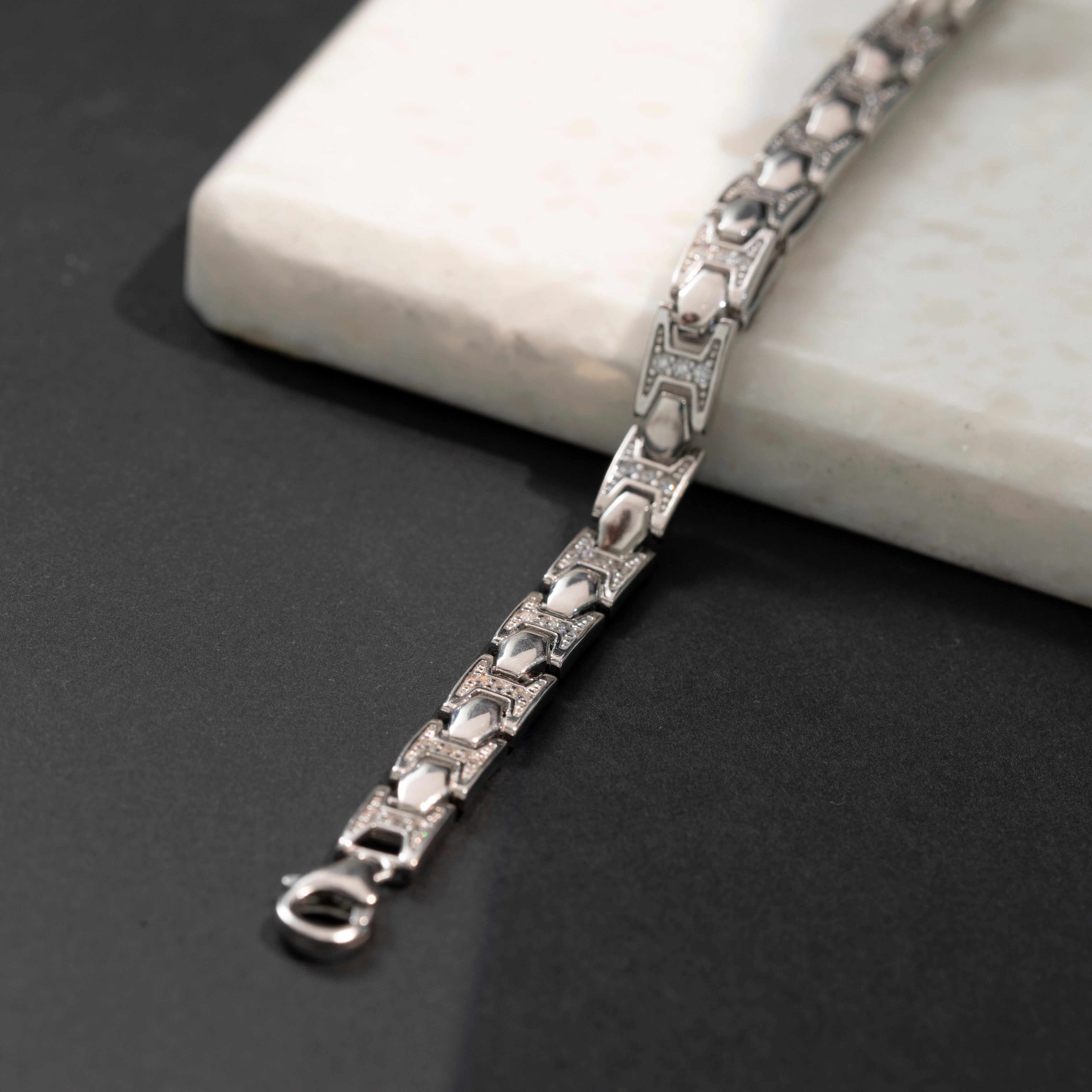 Minimalist men’s silver bracelet design