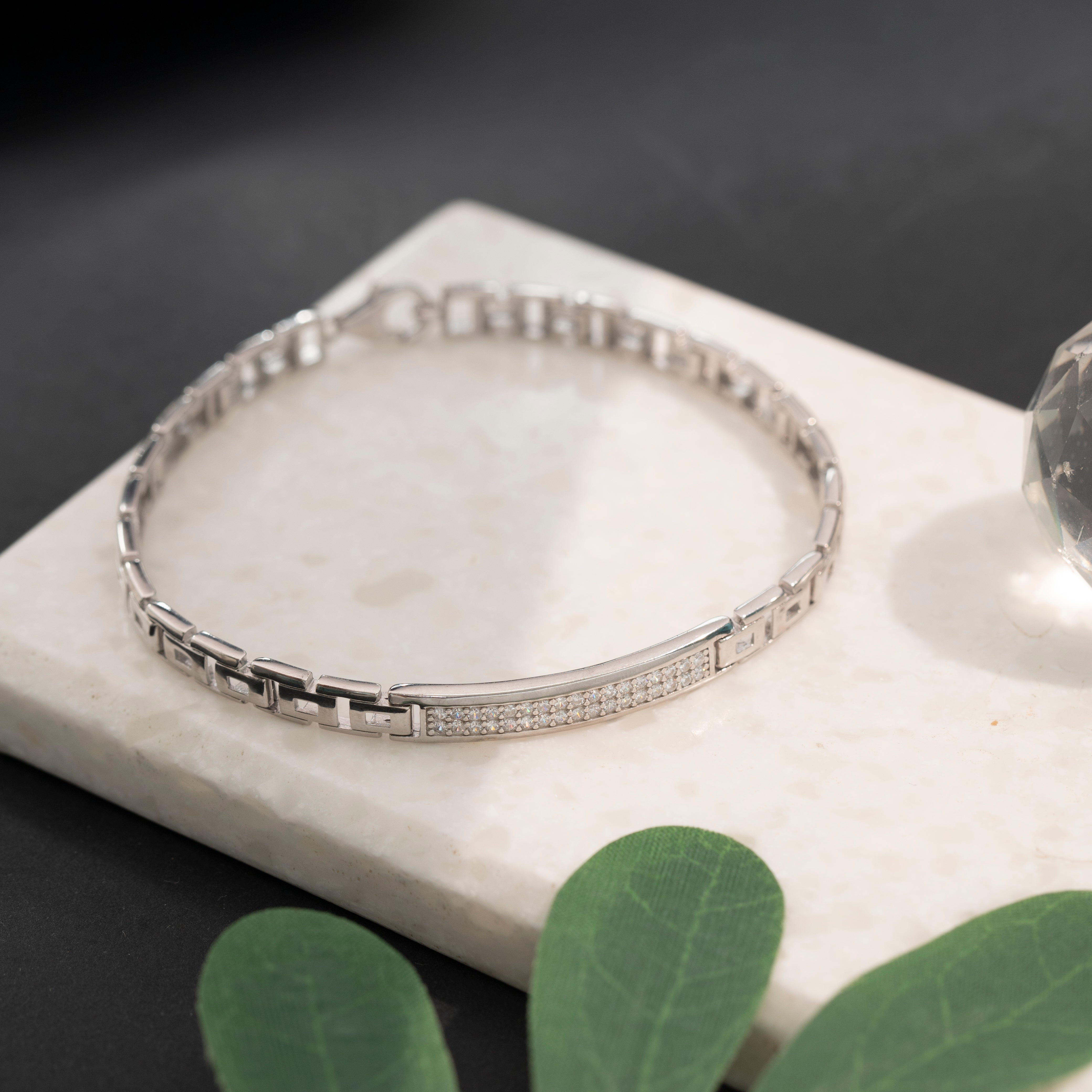 Modern men’s silver geometric chain bracelet