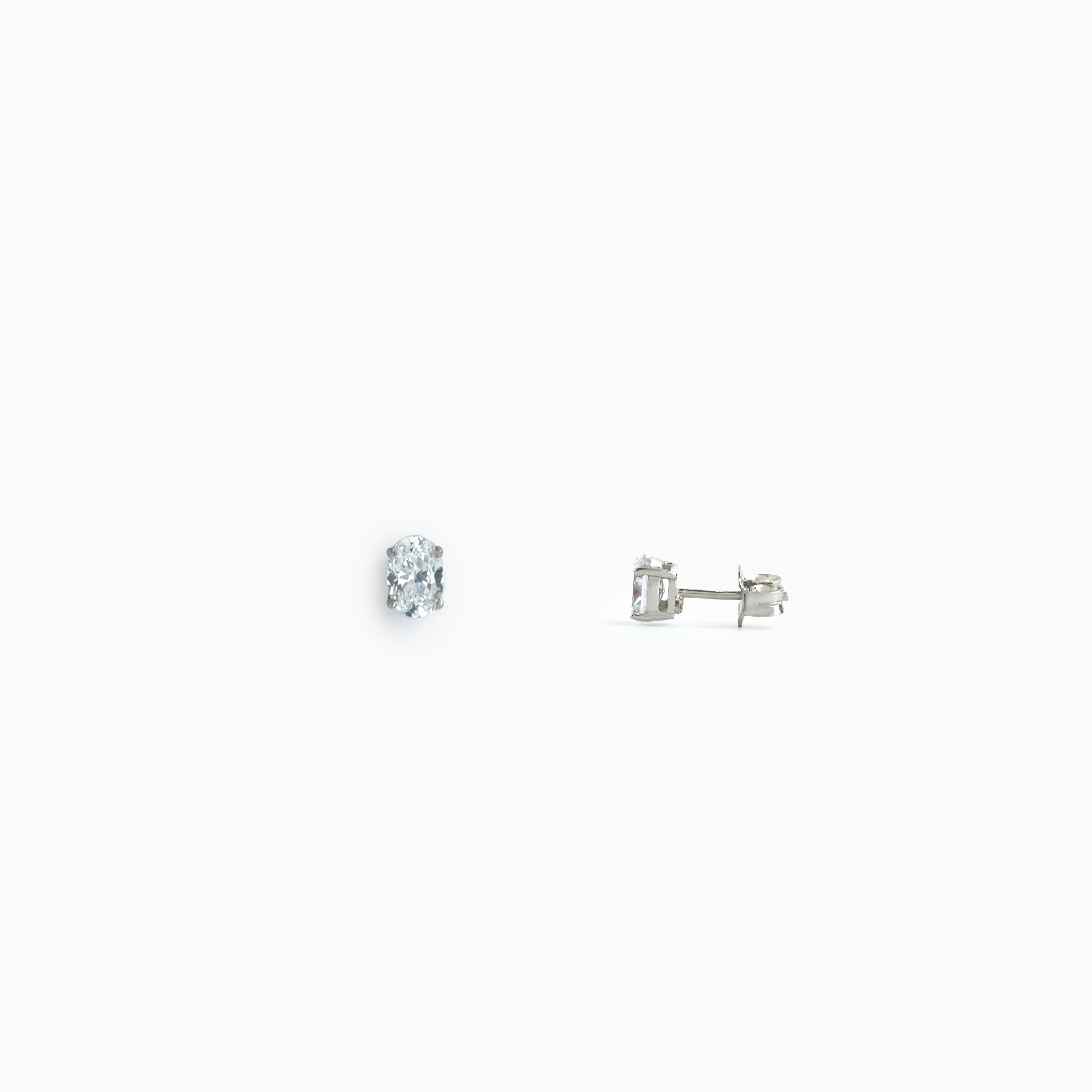  Oval Cut Moissanite Stud Ishna