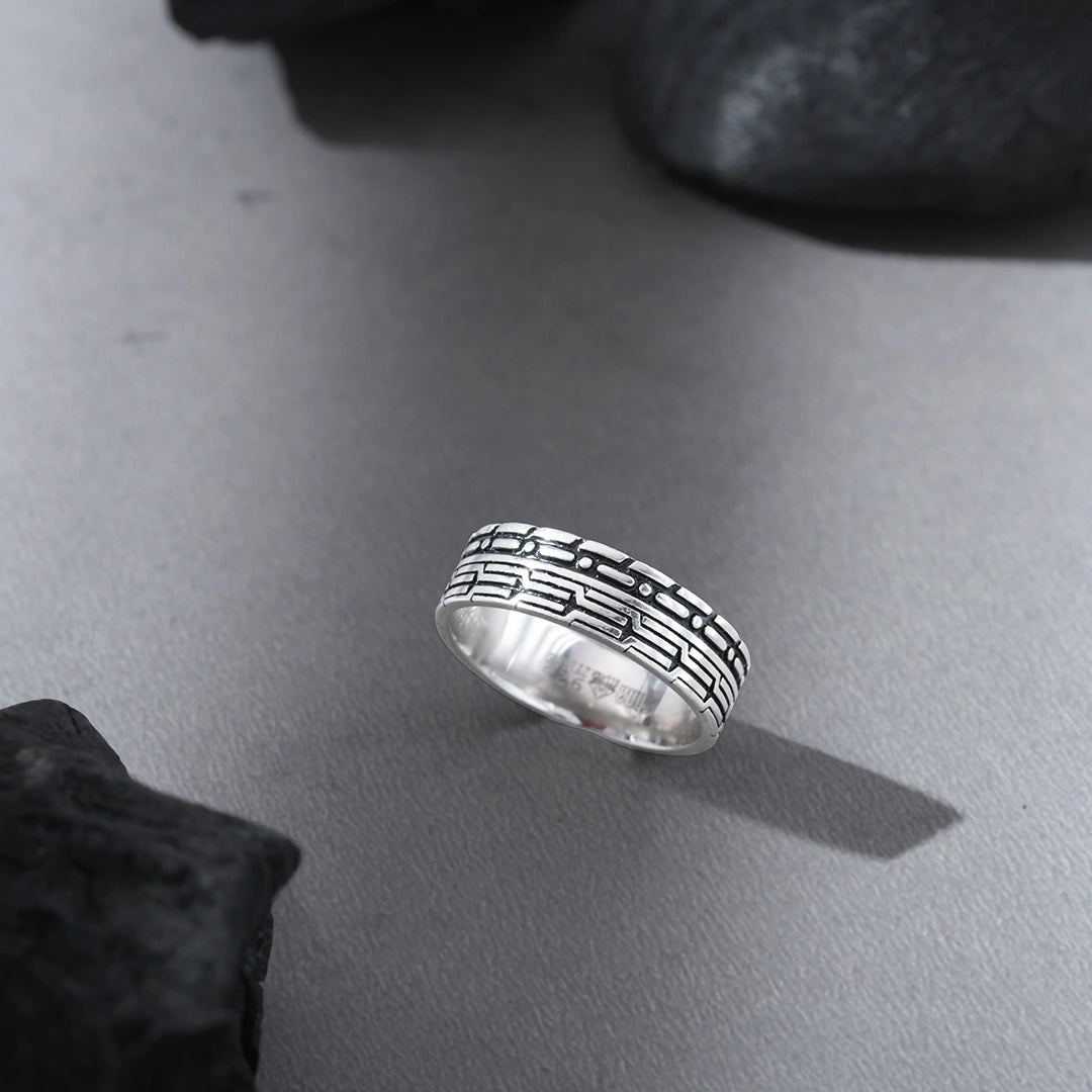 Oxidized Band Ring in Sterling Silver Ishna