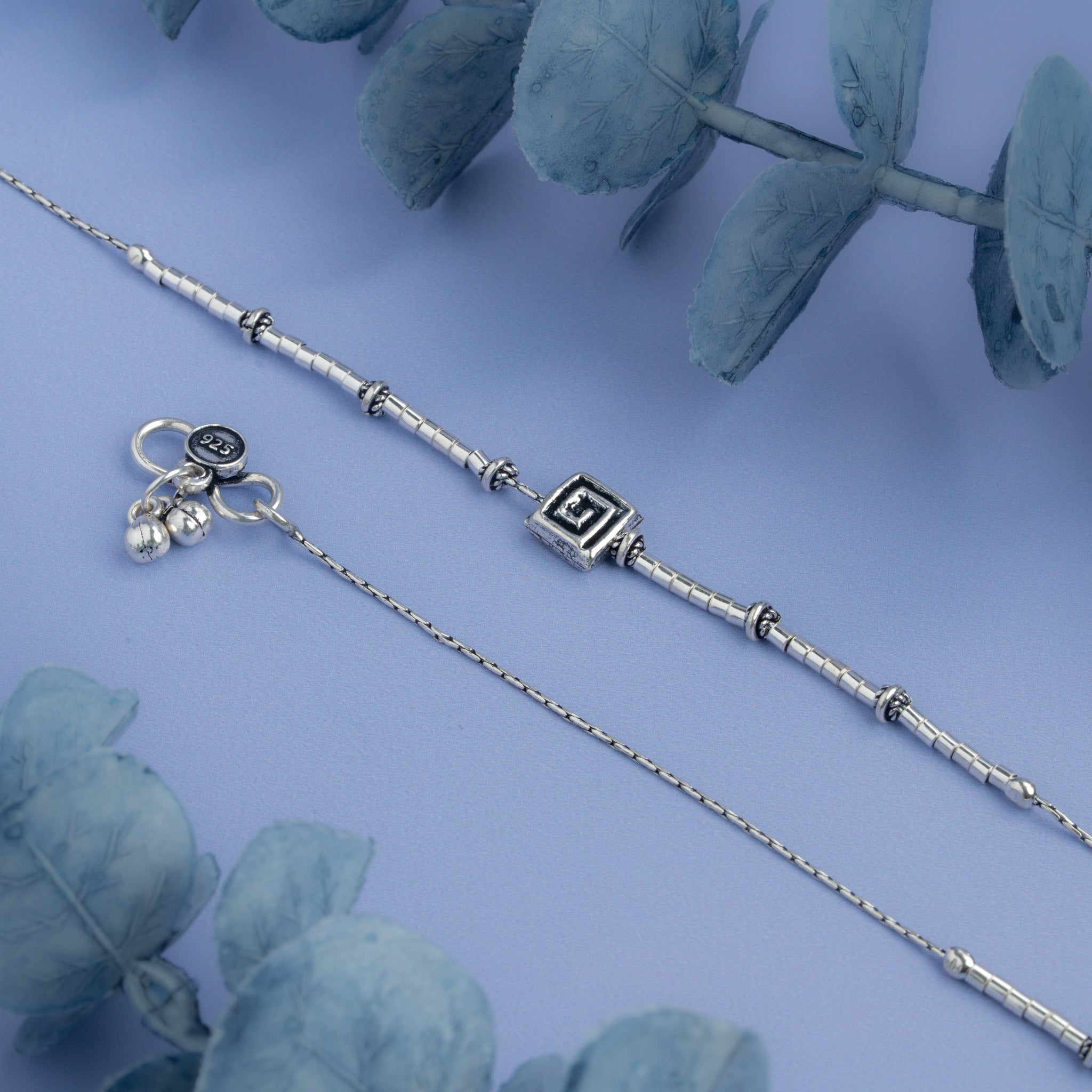Oxidized silver anklet with square geometric motifs