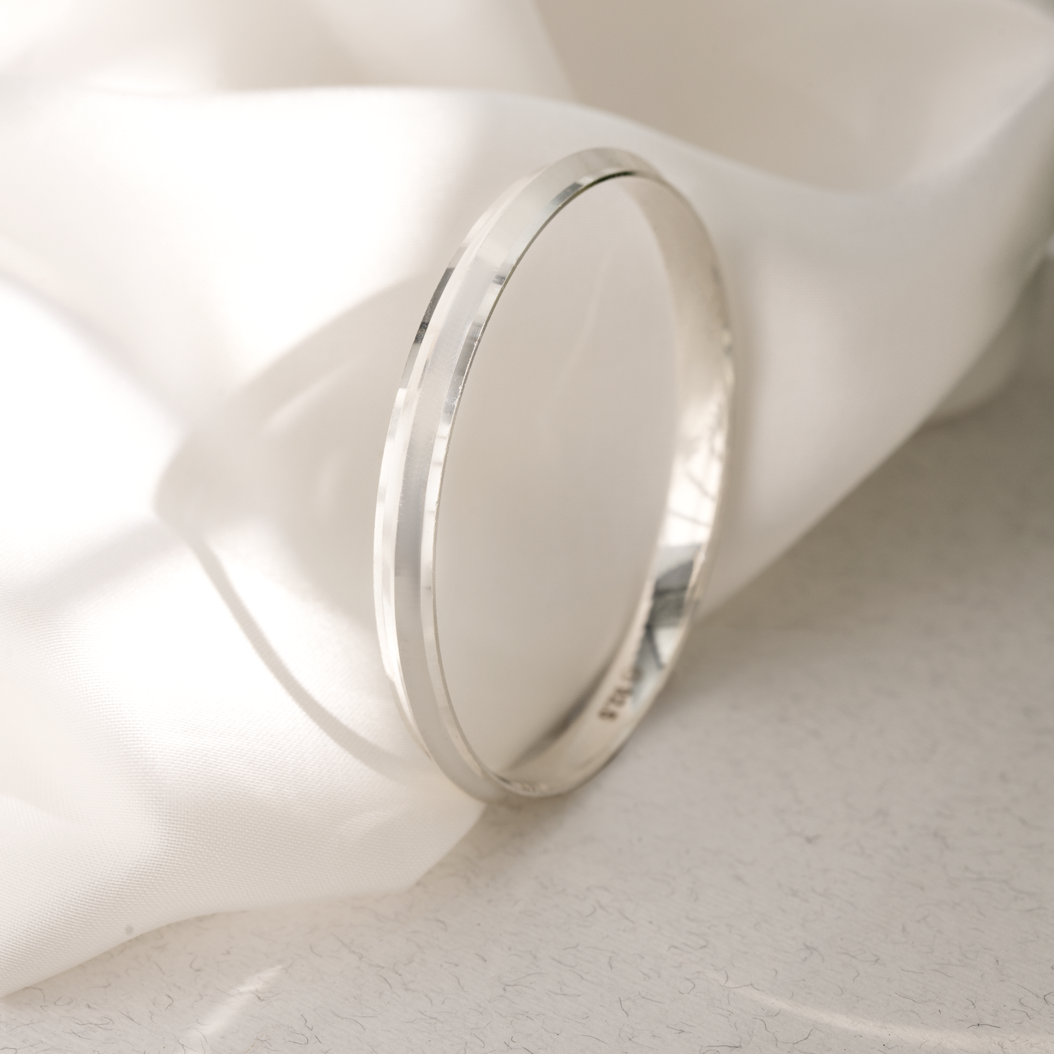 Plain silver bangle
