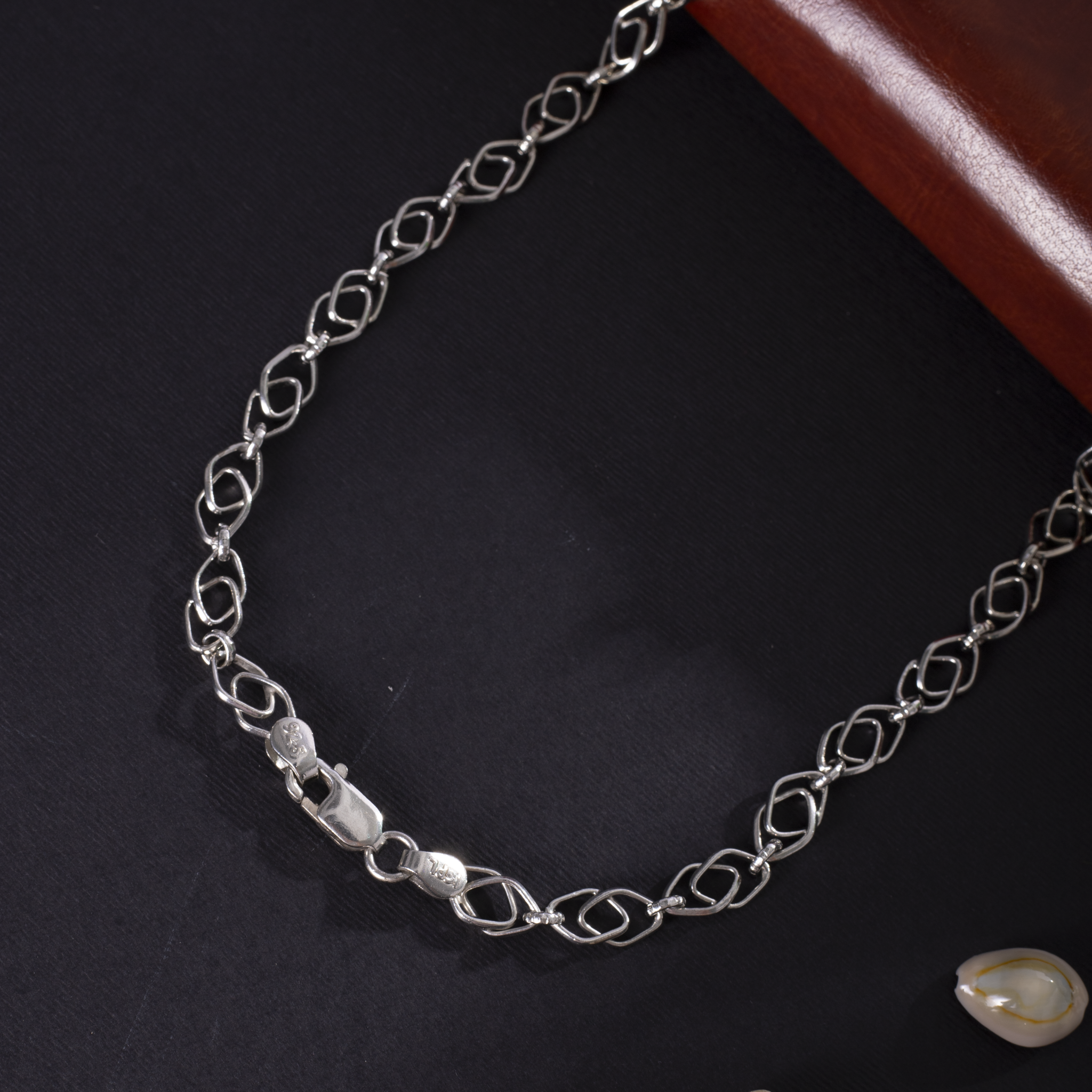 Polished oval link silver chain