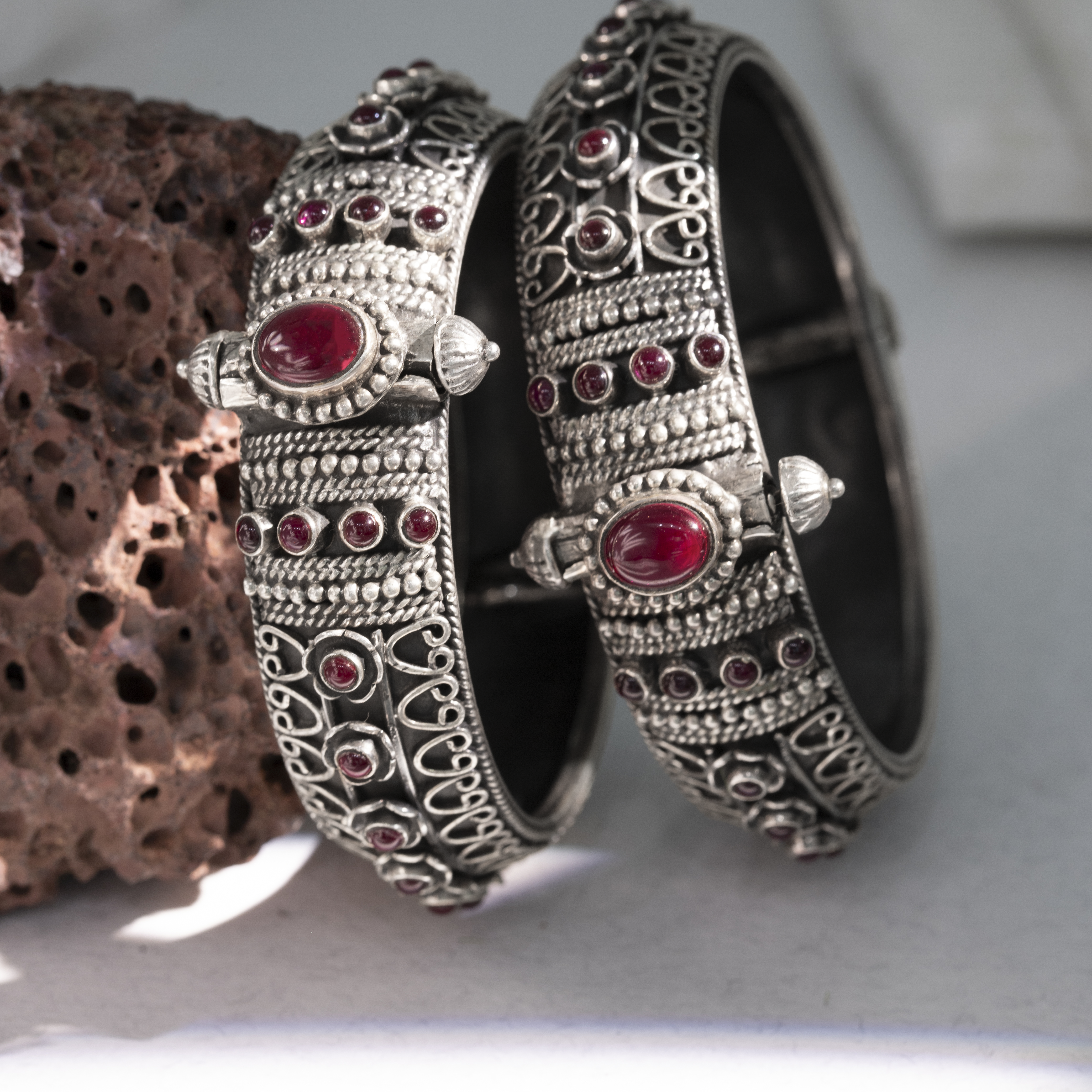 Red kemp stone traditional bangles
