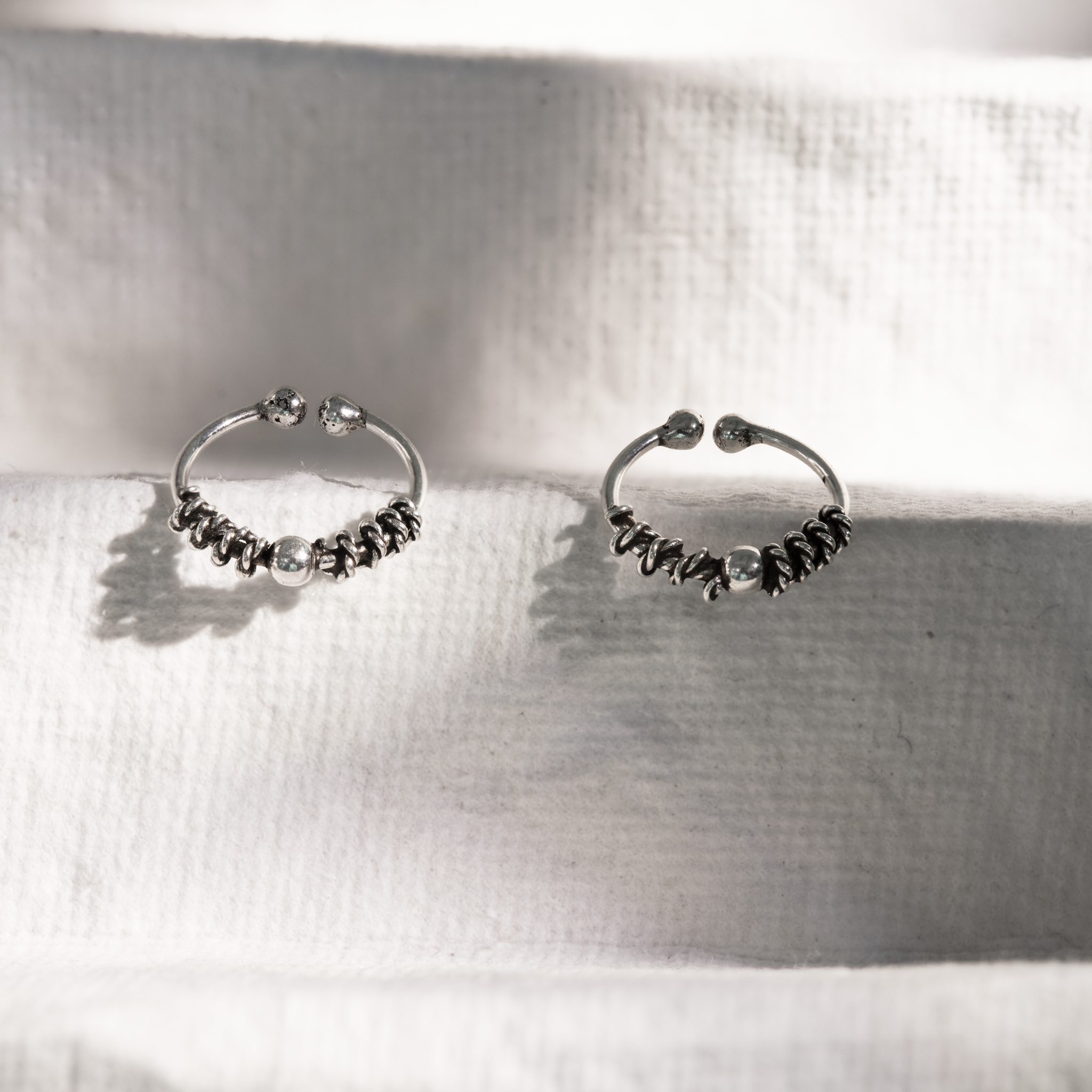 Ring design silver side stud