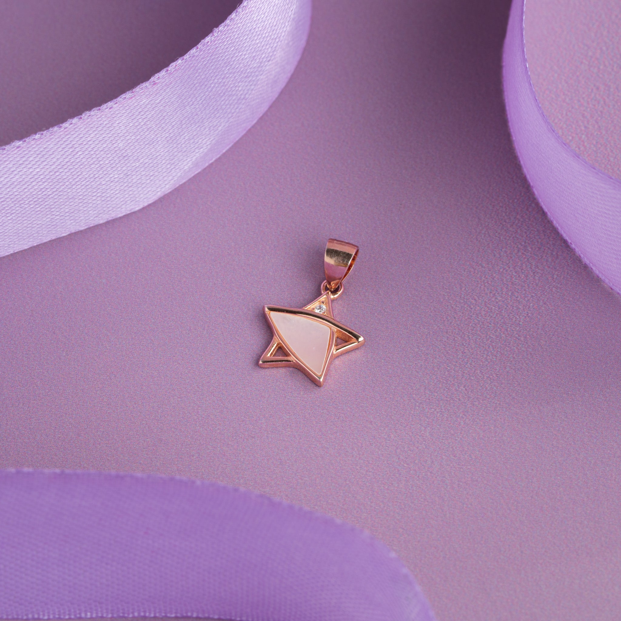 Rose gold star pendant