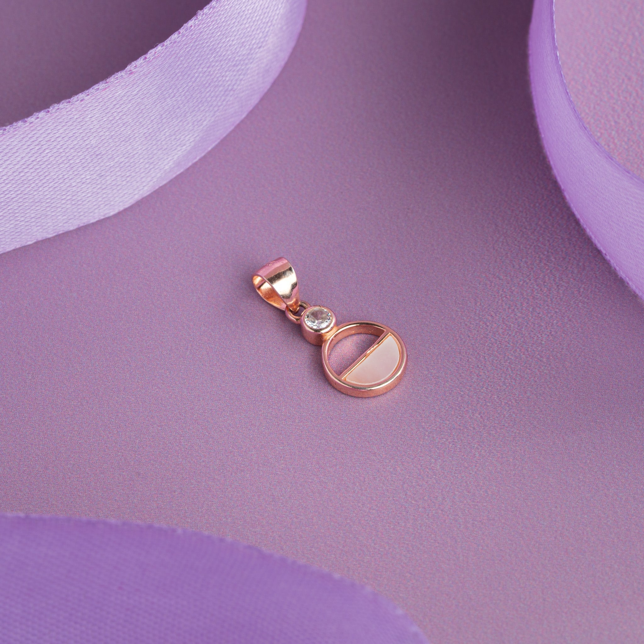 Round rose gold pendant for women