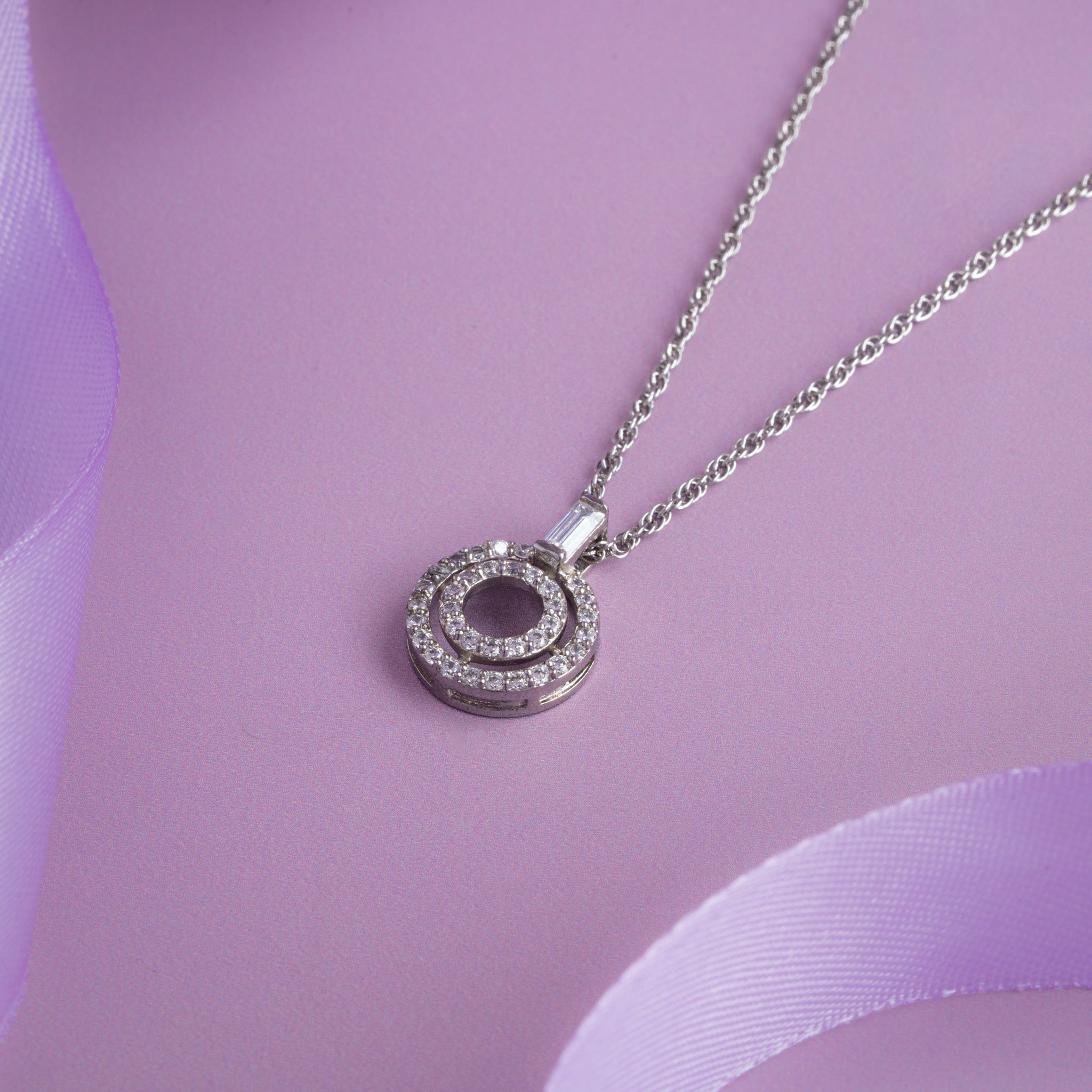 Round silver pendant chain