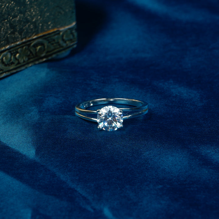 Single stone ring
