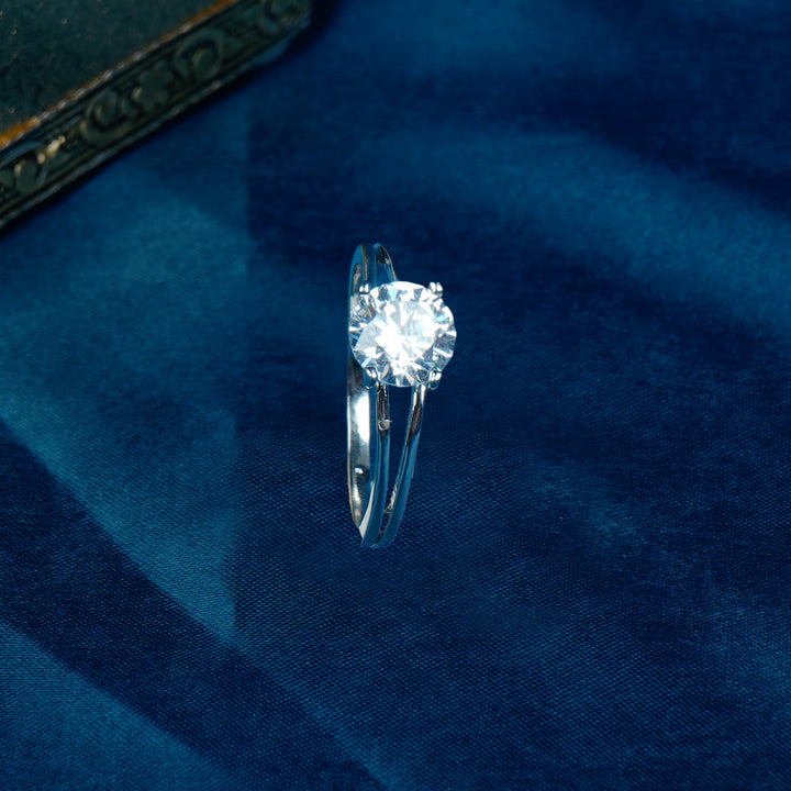 Single stone ring
