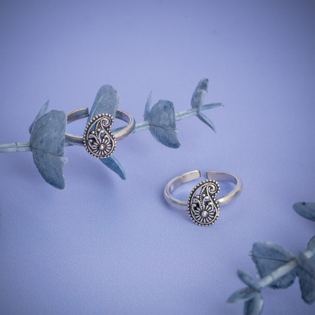 Antique Manga Toe Ring in Silver